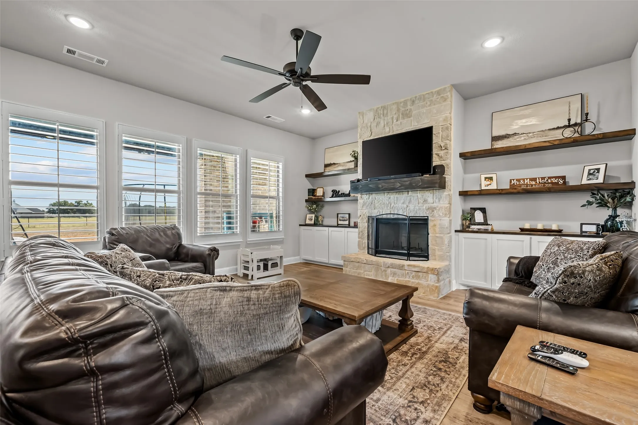 Single Family Residence For Sale in Wise County , 953 County Road 4764, Boyd, Texas 76023, 3 Bedroom, 3 Bathroom, 2 Garage spaces, 2,154 Sqft, built in 2022, mls#21406471, Real Estate Agent in Boyd, Homes For Sale in Wise county, Homes For Sale in Boyd, Realtor in Boyd Texas, Real Estate Brokerage Independent Realty Texas, Luminita Cordes Realtor