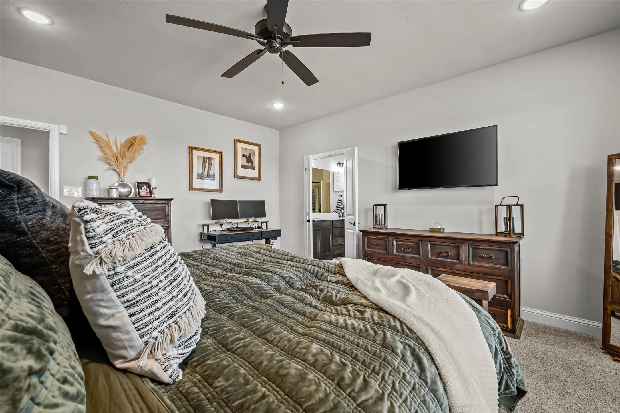 Single Family Residence For Sale in Wise County , 953 County Road 4764, Boyd, Texas 76023, 3 Bedroom, 3 Bathroom, 2 Garage spaces, 2,154 Sqft, built in 2022, mls#21406471, Real Estate Agent in Boyd, Homes For Sale in Wise county, Homes For Sale in Boyd, Realtor in Boyd Texas, Real Estate Brokerage Independent Realty Texas, Luminita Cordes Realtor