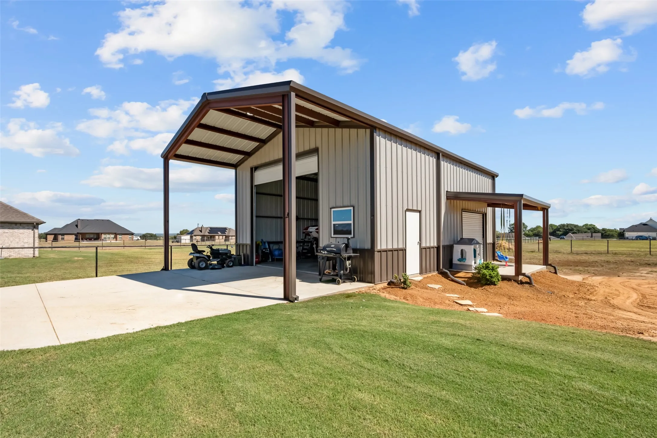 Single Family Residence For Sale in Wise County , 953 County Road 4764, Boyd, Texas 76023, 3 Bedroom, 3 Bathroom, 2 Garage spaces, 2,154 Sqft, built in 2022, mls#21406471, Real Estate Agent in Boyd, Homes For Sale in Wise county, Homes For Sale in Boyd, Realtor in Boyd Texas, Real Estate Brokerage Independent Realty Texas, Luminita Cordes Realtor