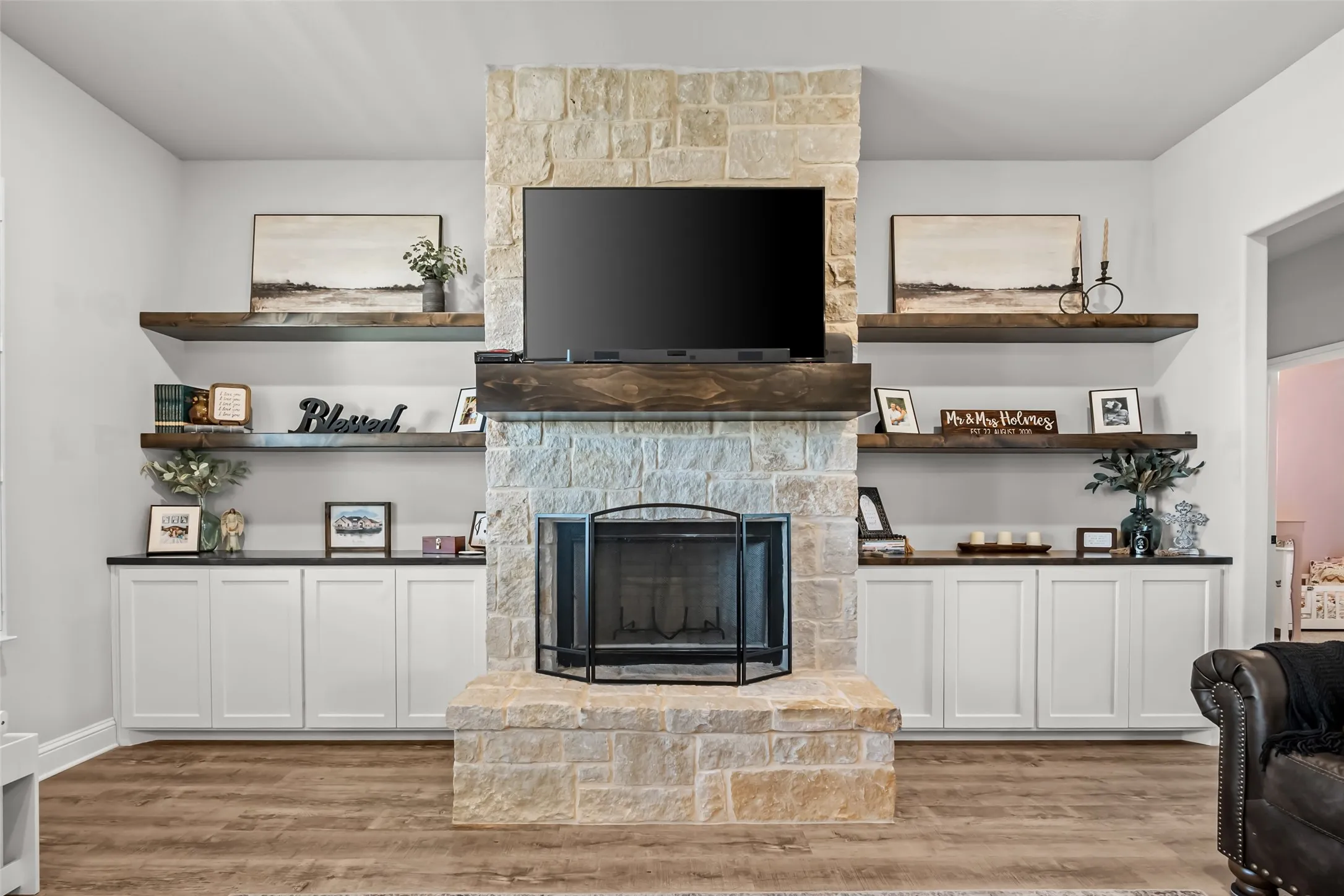 Single Family Residence For Sale in Wise County , 953 County Road 4764, Boyd, Texas 76023, 3 Bedroom, 3 Bathroom, 2 Garage spaces, 2,154 Sqft, built in 2022, mls#21406471, Real Estate Agent in Boyd, Homes For Sale in Wise county, Homes For Sale in Boyd, Realtor in Boyd Texas, Real Estate Brokerage Independent Realty Texas, Luminita Cordes Realtor