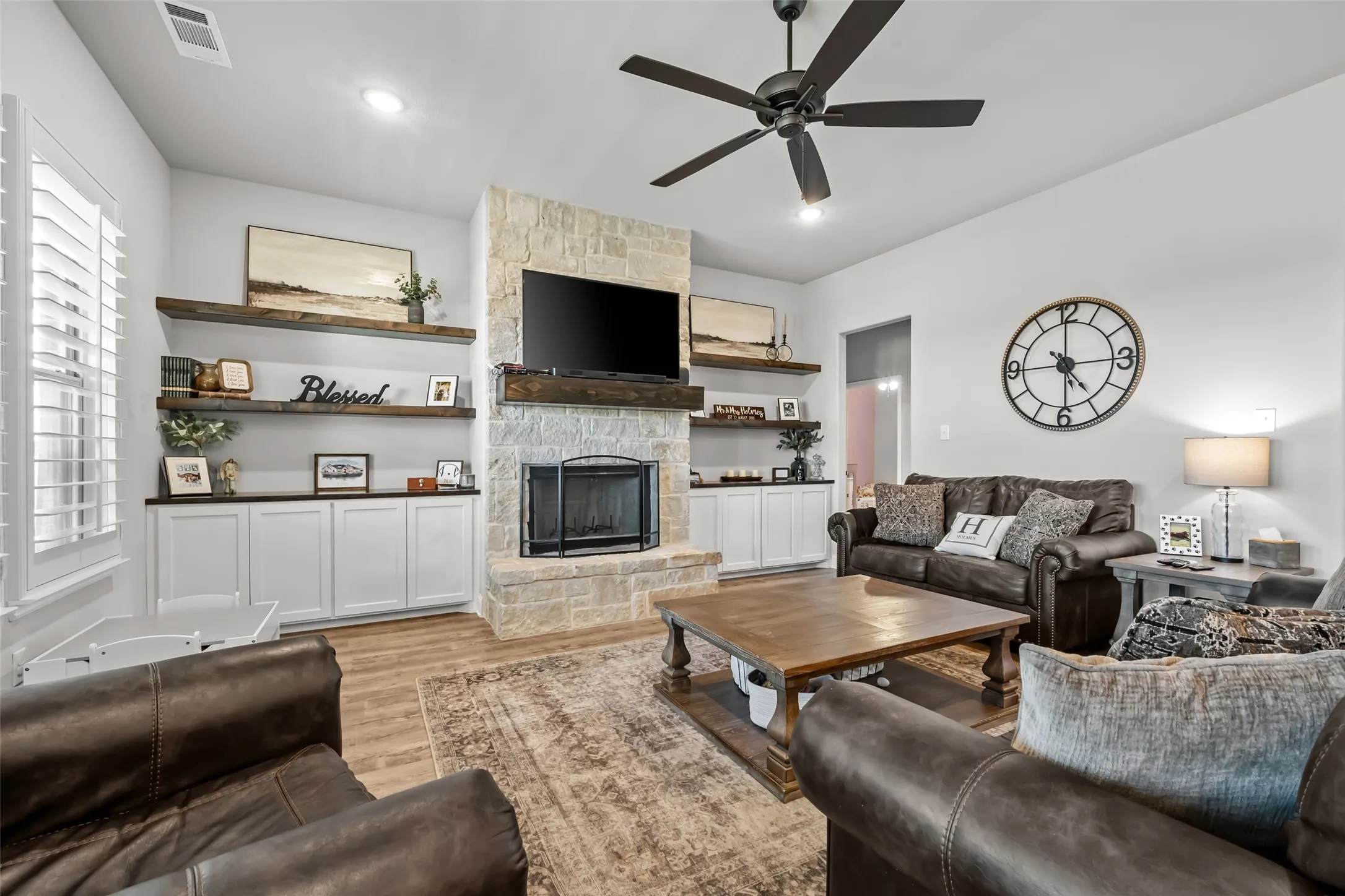 Single Family Residence For Sale in Wise County , 953 County Road 4764, Boyd, Texas 76023, 3 Bedroom, 3 Bathroom, 2 Garage spaces, 2,154 Sqft, built in 2022, mls#21406471, Real Estate Agent in Boyd, Homes For Sale in Wise county, Homes For Sale in Boyd, Realtor in Boyd Texas, Real Estate Brokerage Independent Realty Texas, Luminita Cordes Realtor