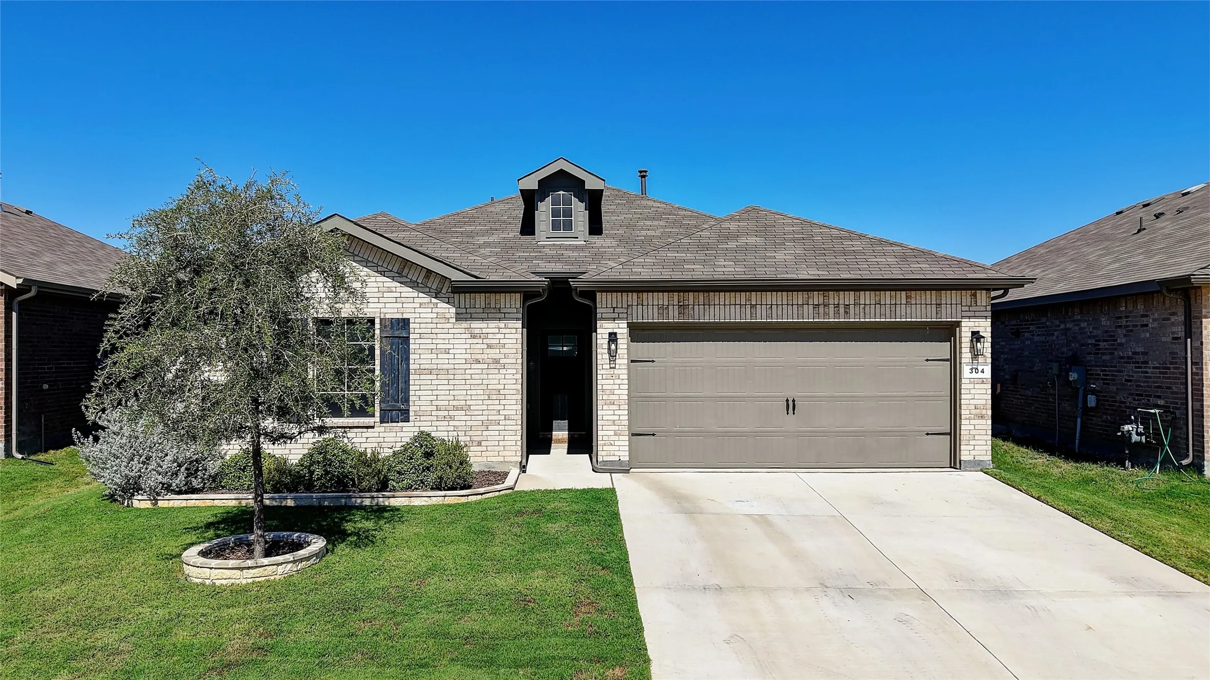 Single Family Residence For Sale in Tarrant County , 304 Crowfoot Drive, Fort Worth, Texas 76131, 3 Bedroom, 2 Bathroom, 2 Garage spaces, 1,466 Sqft, built in 2022, mls#21406147, Real Estate Agent in Fort Worth, Homes For Sale in Tarrant county, Homes For Sale in Fort Worth, Realtor in Fort Worth Texas, Real Estate Brokerage Independent Realty Texas, Luminita Cordes Realtor