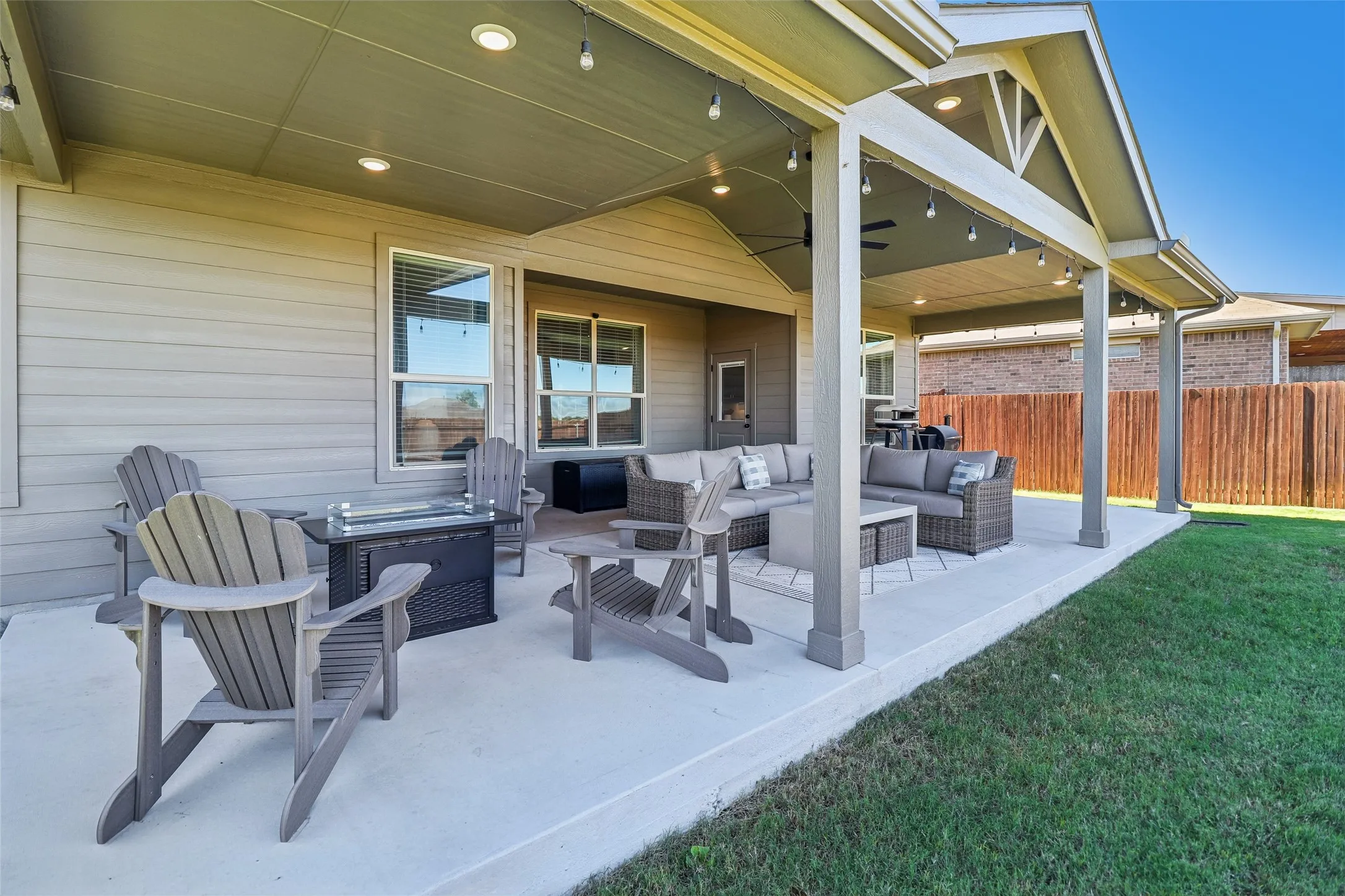 Single Family Residence For Sale in Tarrant County , 304 Crowfoot Drive, Fort Worth, Texas 76131, 3 Bedroom, 2 Bathroom, 2 Garage spaces, 1,466 Sqft, built in 2022, mls#21406147, Real Estate Agent in Fort Worth, Homes For Sale in Tarrant county, Homes For Sale in Fort Worth, Realtor in Fort Worth Texas, Real Estate Brokerage Independent Realty Texas, Luminita Cordes Realtor