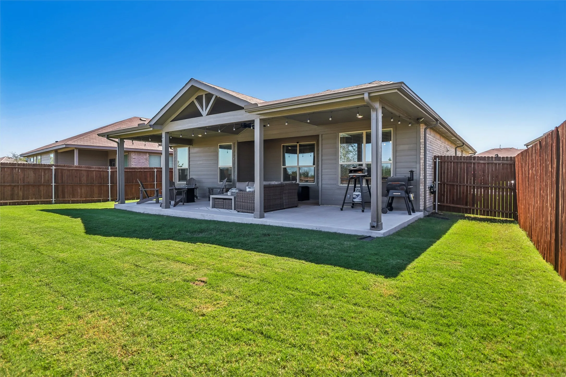 Single Family Residence For Sale in Tarrant County , 304 Crowfoot Drive, Fort Worth, Texas 76131, 3 Bedroom, 2 Bathroom, 2 Garage spaces, 1,466 Sqft, built in 2022, mls#21406147, Real Estate Agent in Fort Worth, Homes For Sale in Tarrant county, Homes For Sale in Fort Worth, Realtor in Fort Worth Texas, Real Estate Brokerage Independent Realty Texas, Luminita Cordes Realtor