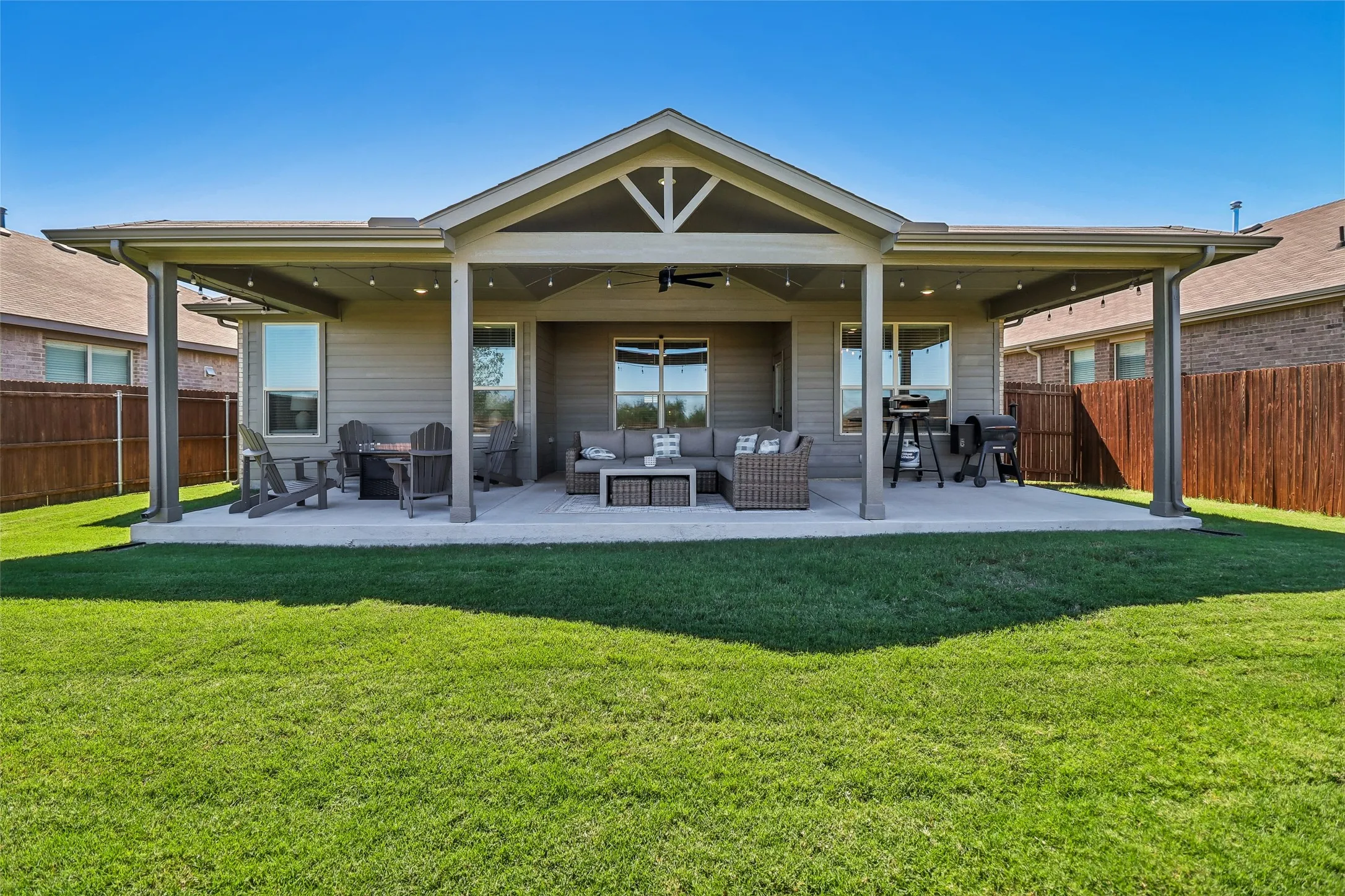 Single Family Residence For Sale in Tarrant County , 304 Crowfoot Drive, Fort Worth, Texas 76131, 3 Bedroom, 2 Bathroom, 2 Garage spaces, 1,466 Sqft, built in 2022, mls#21406147, Real Estate Agent in Fort Worth, Homes For Sale in Tarrant county, Homes For Sale in Fort Worth, Realtor in Fort Worth Texas, Real Estate Brokerage Independent Realty Texas, Luminita Cordes Realtor