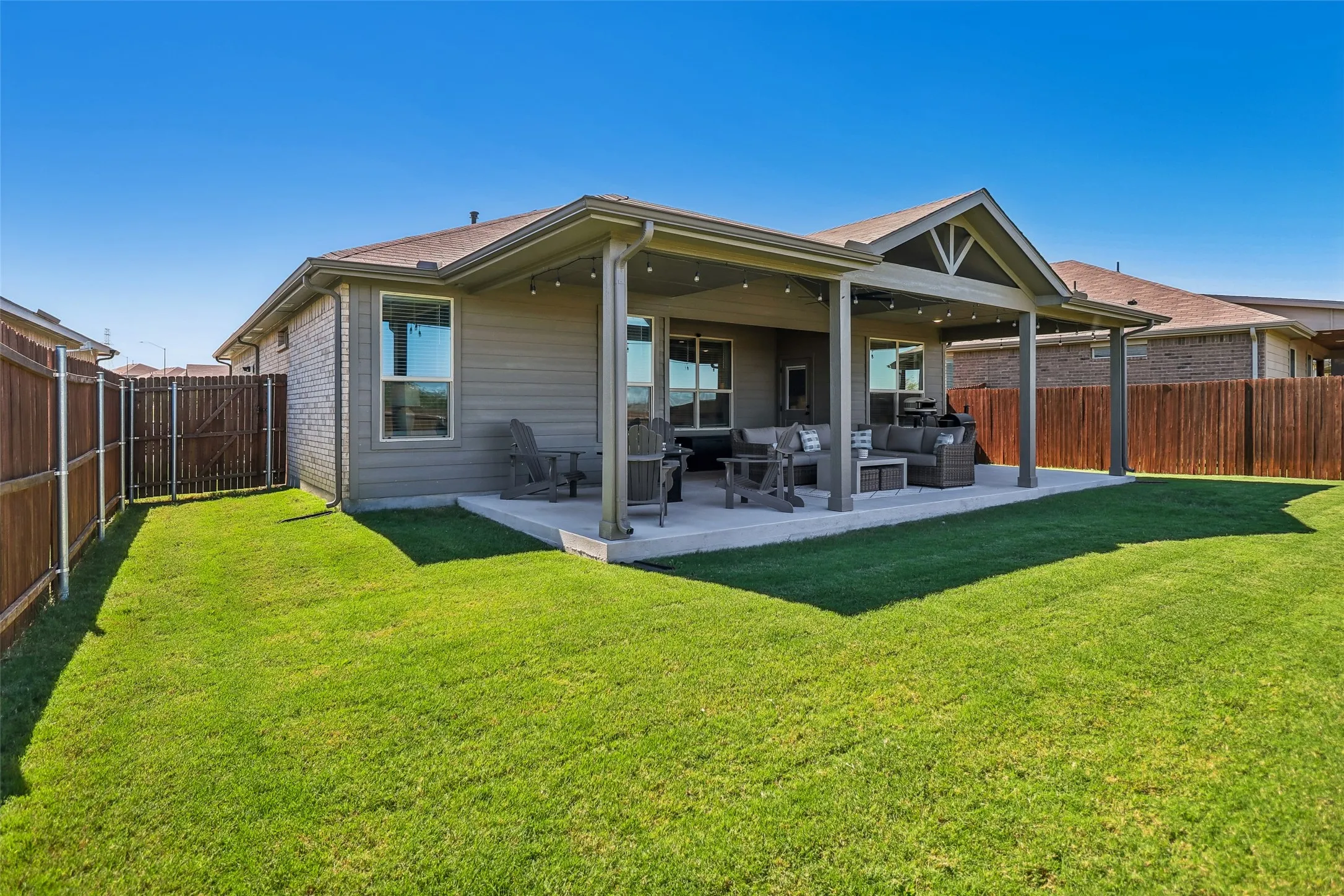 Single Family Residence For Sale in Tarrant County , 304 Crowfoot Drive, Fort Worth, Texas 76131, 3 Bedroom, 2 Bathroom, 2 Garage spaces, 1,466 Sqft, built in 2022, mls#21406147, Real Estate Agent in Fort Worth, Homes For Sale in Tarrant county, Homes For Sale in Fort Worth, Realtor in Fort Worth Texas, Real Estate Brokerage Independent Realty Texas, Luminita Cordes Realtor