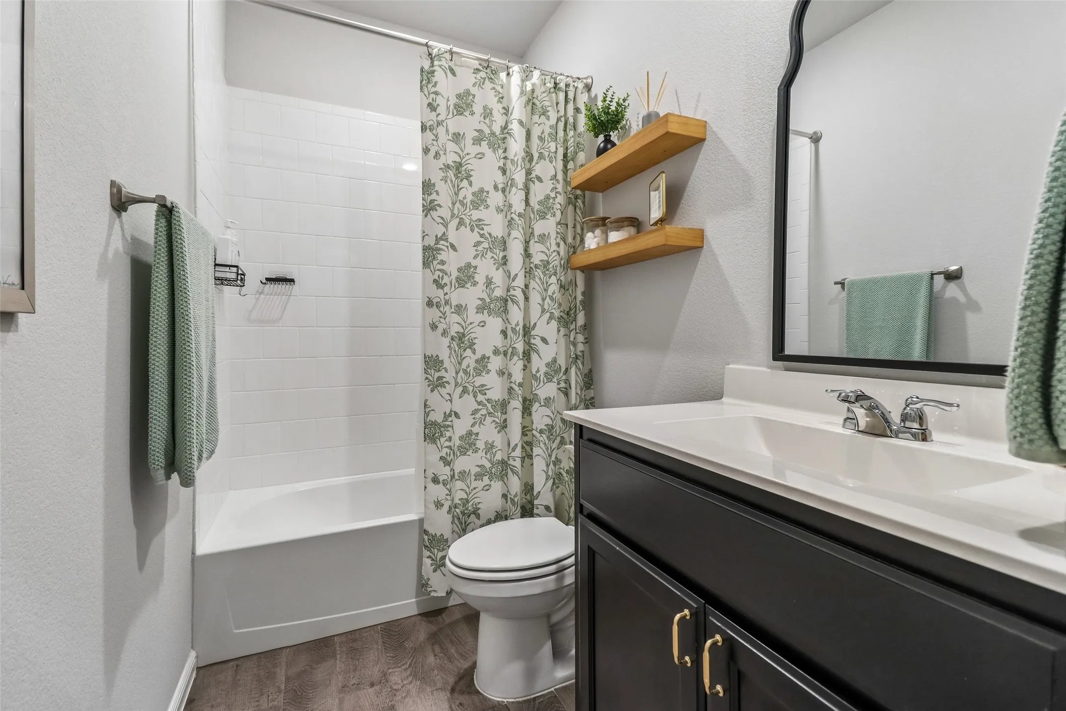 Single Family Residence For Sale in Tarrant County , 304 Crowfoot Drive, Fort Worth, Texas 76131, 3 Bedroom, 2 Bathroom, 2 Garage spaces, 1,466 Sqft, built in 2022, mls#21406147, Real Estate Agent in Fort Worth, Homes For Sale in Tarrant county, Homes For Sale in Fort Worth, Realtor in Fort Worth Texas, Real Estate Brokerage Independent Realty Texas, Luminita Cordes Realtor