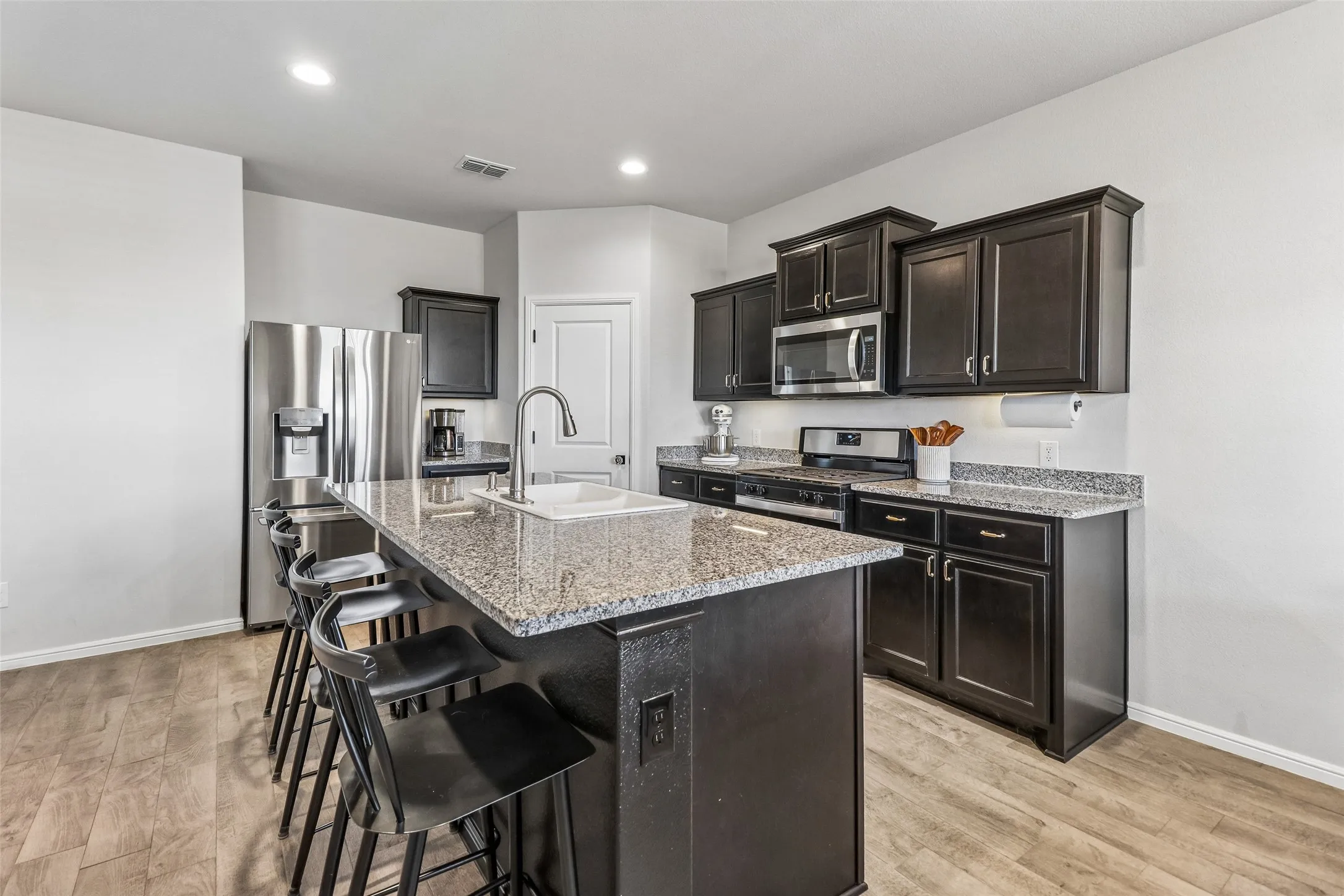 Single Family Residence For Sale in Tarrant County , 304 Crowfoot Drive, Fort Worth, Texas 76131, 3 Bedroom, 2 Bathroom, 2 Garage spaces, 1,466 Sqft, built in 2022, mls#21406147, Real Estate Agent in Fort Worth, Homes For Sale in Tarrant county, Homes For Sale in Fort Worth, Realtor in Fort Worth Texas, Real Estate Brokerage Independent Realty Texas, Luminita Cordes Realtor