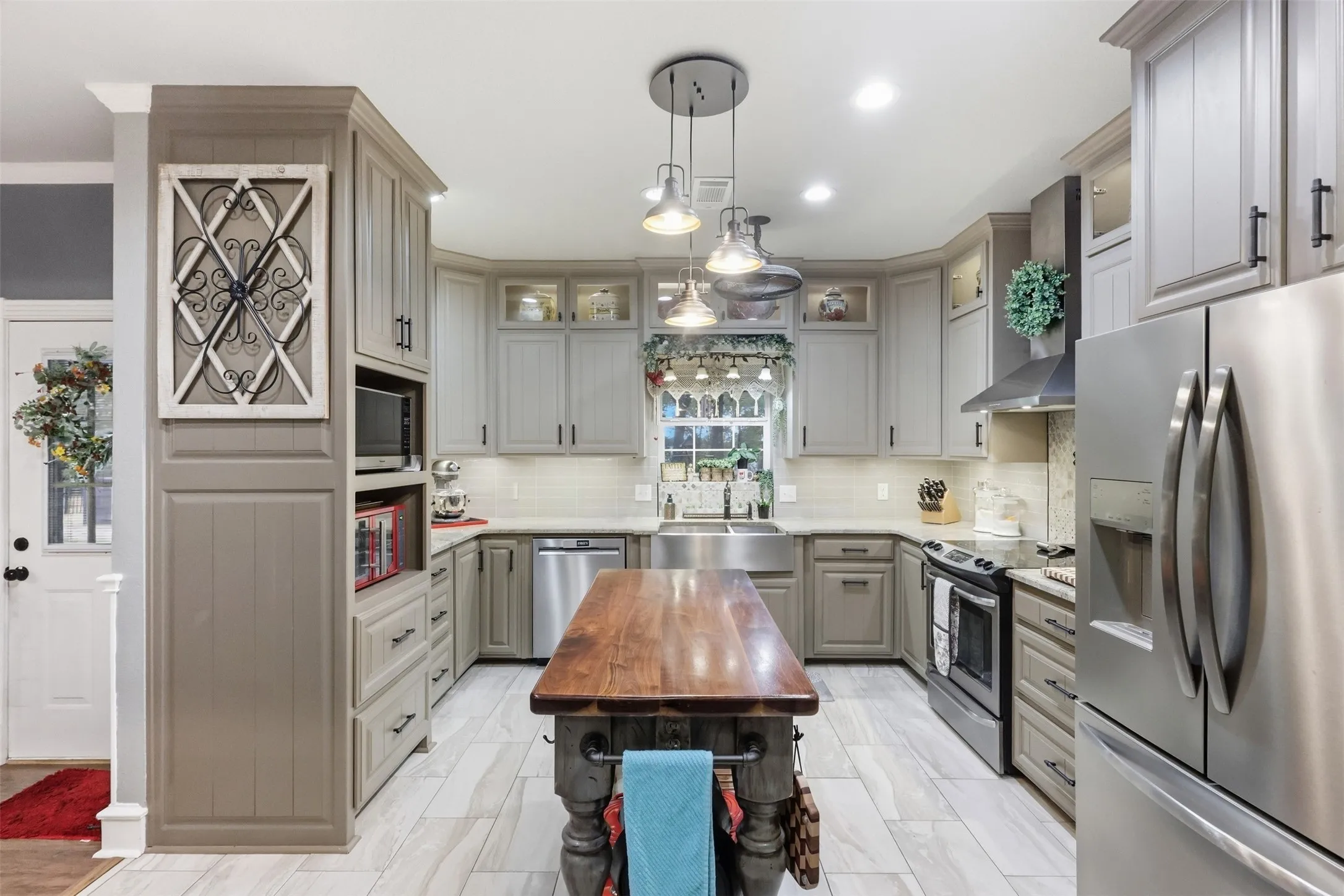 Single Family Residence For Sale in Wise County , 211 Private Road 4931, Springtown, Texas 76082, 3 Bedroom, 3 Bathroom, 2 Garage spaces, 2,307 Sqft, built in 2001, mls#21399726, Real Estate Agent in Springtown, Homes For Sale in Wise county, Homes For Sale in Springtown, Realtor in Springtown Texas, Real Estate Brokerage Independent Realty Texas, Luminita Cordes Realtor
