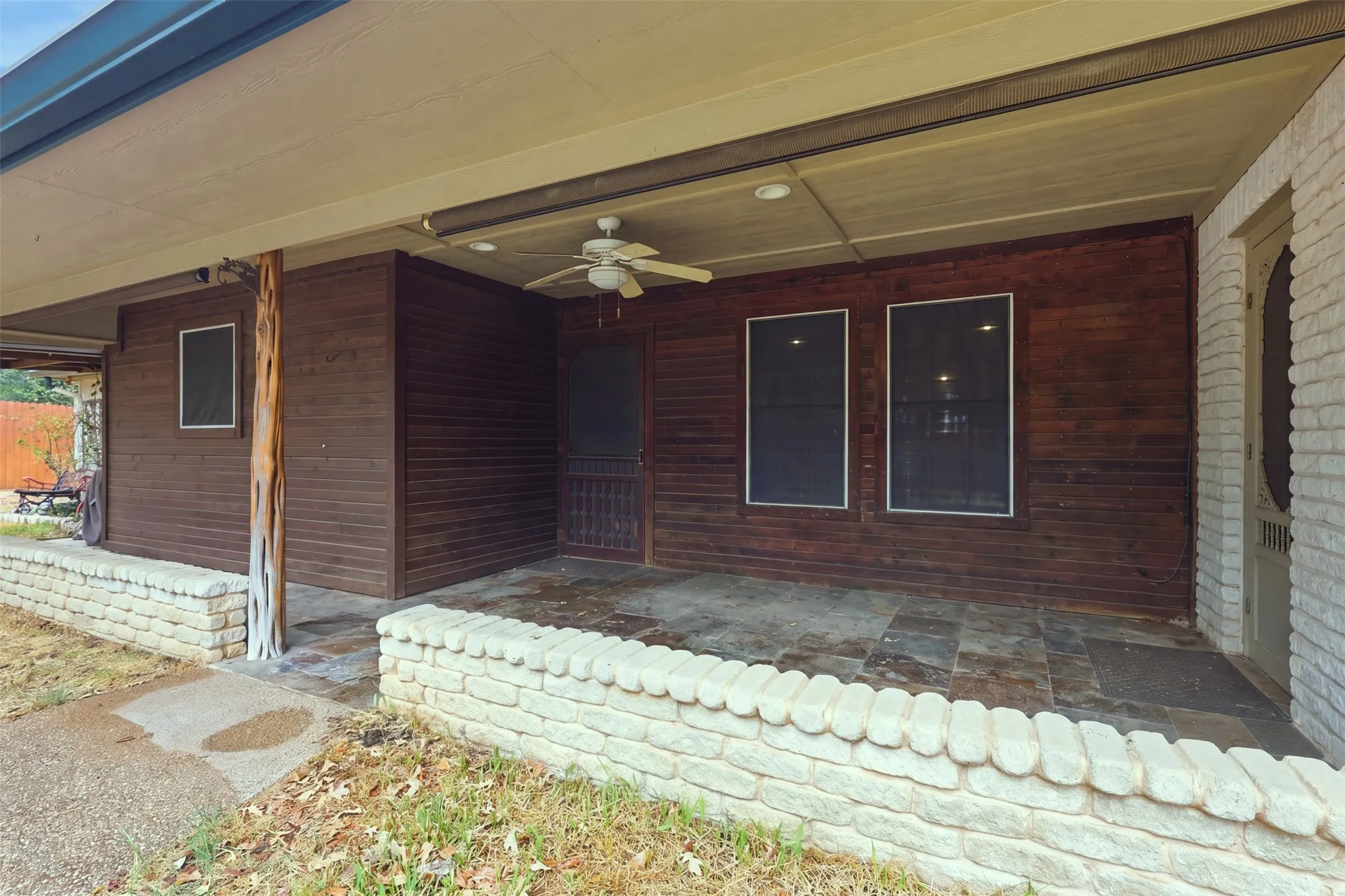 Single Family Residence For Sale in Wise County , 211 Private Road 4931, Springtown, Texas 76082, 3 Bedroom, 3 Bathroom, 2 Garage spaces, 2,307 Sqft, built in 2001, mls#21399726, Real Estate Agent in Springtown, Homes For Sale in Wise county, Homes For Sale in Springtown, Realtor in Springtown Texas, Real Estate Brokerage Independent Realty Texas, Luminita Cordes Realtor