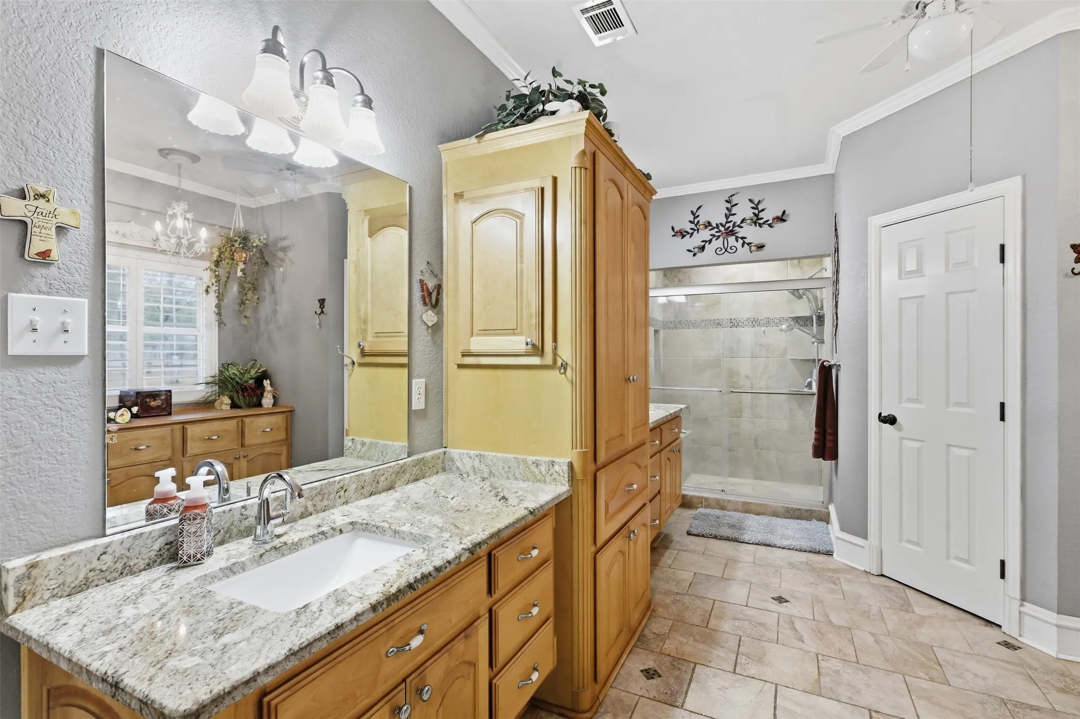 Single Family Residence For Sale in Wise County , 211 Private Road 4931, Springtown, Texas 76082, 3 Bedroom, 3 Bathroom, 2 Garage spaces, 2,307 Sqft, built in 2001, mls#21399726, Real Estate Agent in Springtown, Homes For Sale in Wise county, Homes For Sale in Springtown, Realtor in Springtown Texas, Real Estate Brokerage Independent Realty Texas, Luminita Cordes Realtor