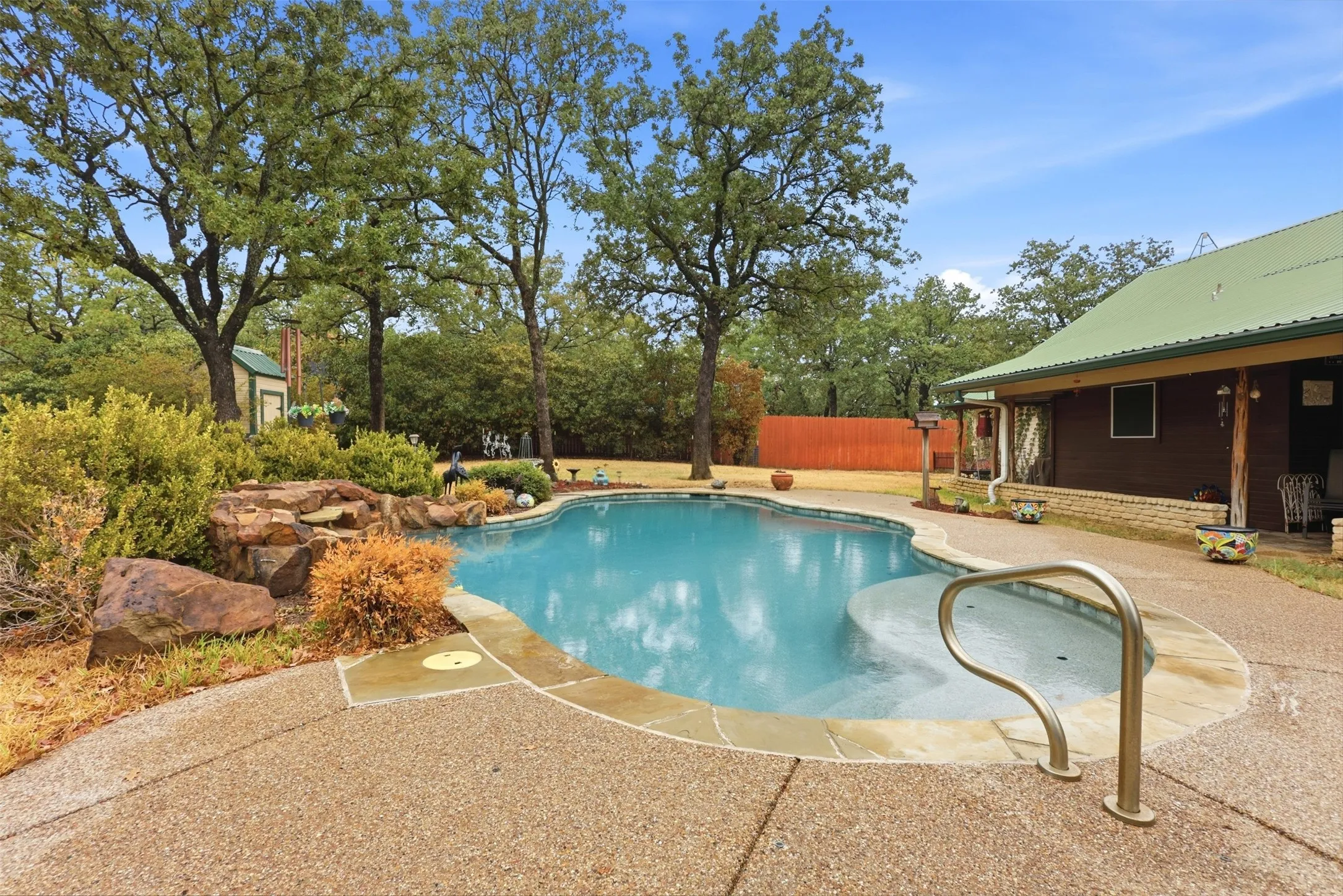 Single Family Residence For Sale in Wise County , 211 Private Road 4931, Springtown, Texas 76082, 3 Bedroom, 3 Bathroom, 2 Garage spaces, 2,307 Sqft, built in 2001, mls#21399726, Real Estate Agent in Springtown, Homes For Sale in Wise county, Homes For Sale in Springtown, Realtor in Springtown Texas, Real Estate Brokerage Independent Realty Texas, Luminita Cordes Realtor