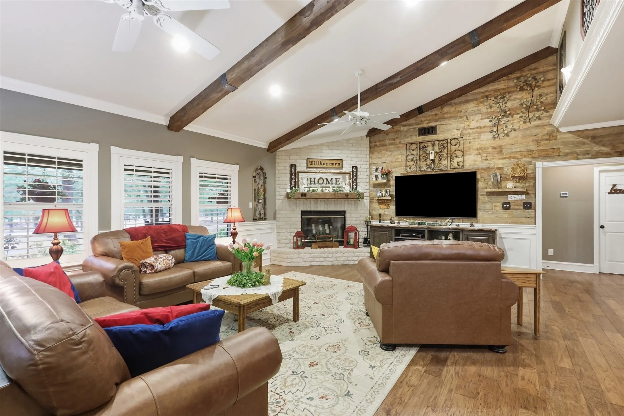 Single Family Residence For Sale in Wise County , 211 Private Road 4931, Springtown, Texas 76082, 3 Bedroom, 3 Bathroom, 2 Garage spaces, 2,307 Sqft, built in 2001, mls#21399726, Real Estate Agent in Springtown, Homes For Sale in Wise county, Homes For Sale in Springtown, Realtor in Springtown Texas, Real Estate Brokerage Independent Realty Texas, Luminita Cordes Realtor