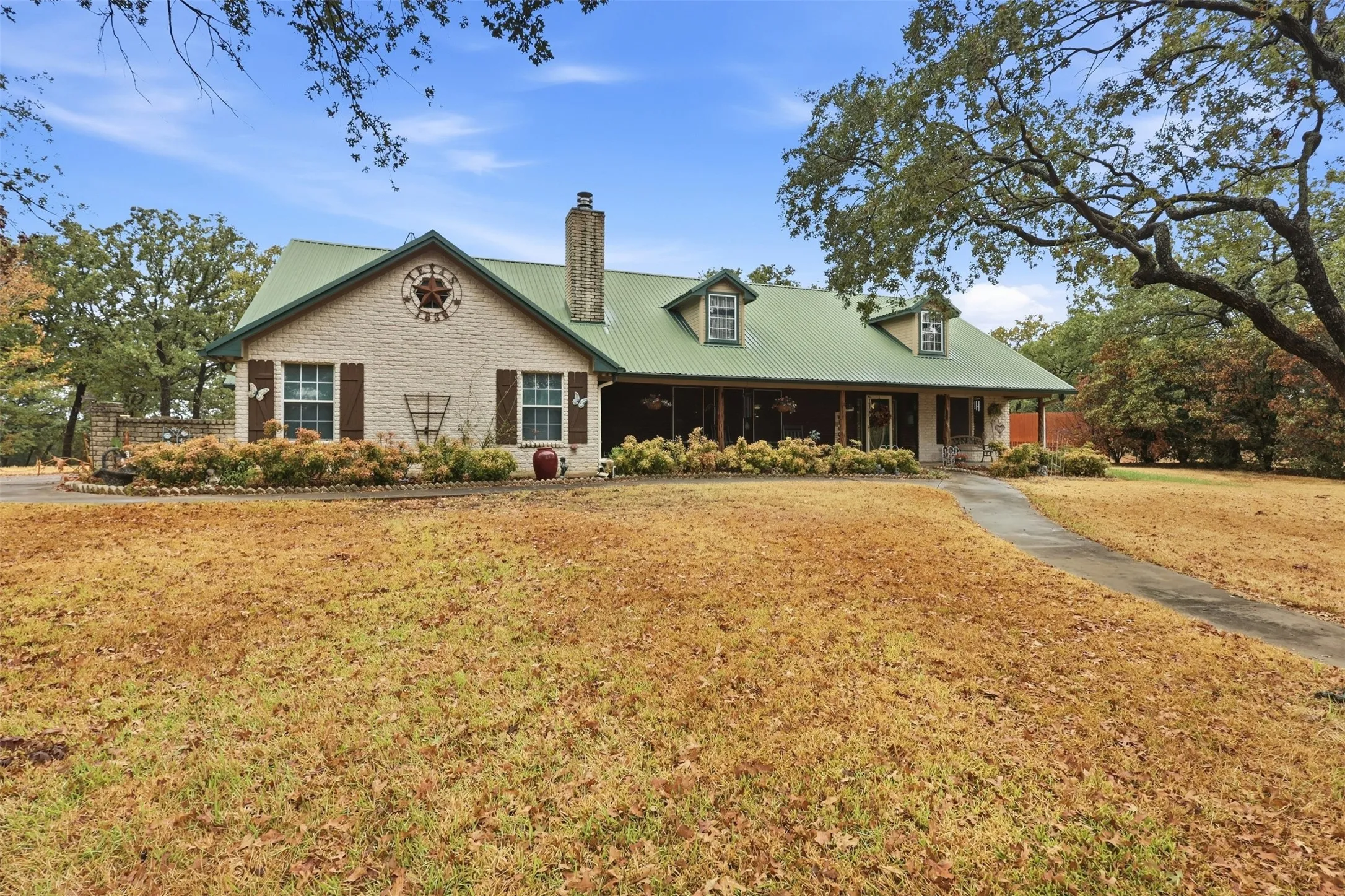 Single Family Residence For Sale in Wise County , 211 Private Road 4931, Springtown, Texas 76082, 3 Bedroom, 3 Bathroom, 2 Garage spaces, 2,307 Sqft, built in 2001, mls#21399726, Real Estate Agent in Springtown, Homes For Sale in Wise county, Homes For Sale in Springtown, Realtor in Springtown Texas, Real Estate Brokerage Independent Realty Texas, Luminita Cordes Realtor