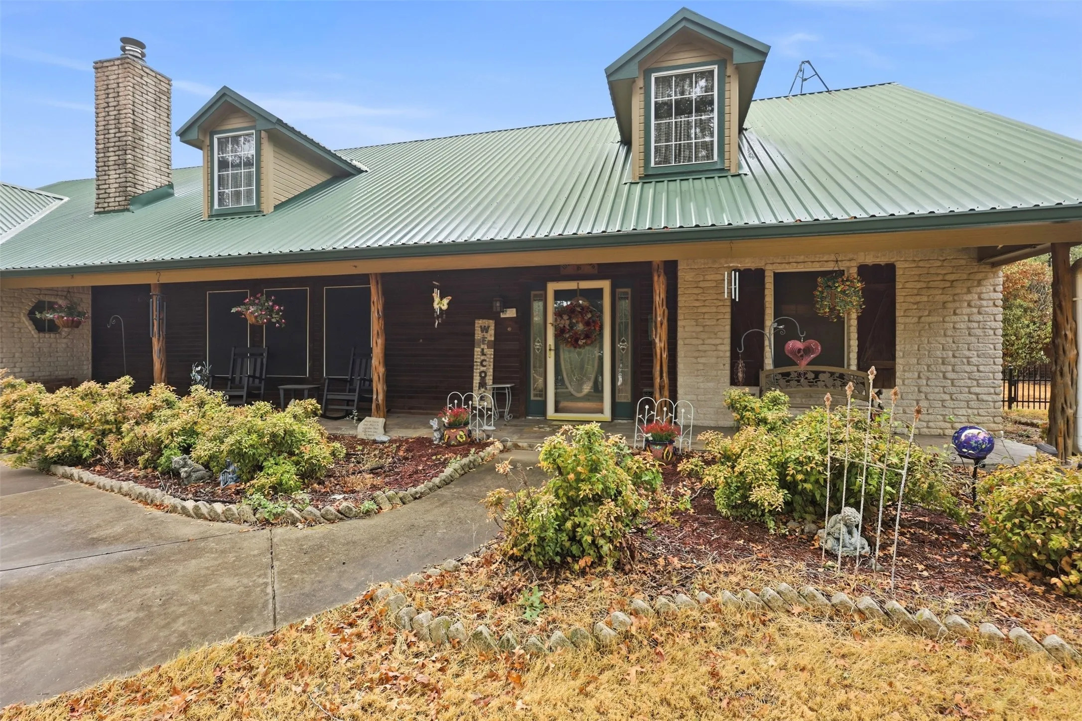 Single Family Residence For Sale in Wise County , 211 Private Road 4931, Springtown, Texas 76082, 3 Bedroom, 3 Bathroom, 2 Garage spaces, 2,307 Sqft, built in 2001, mls#21399726, Real Estate Agent in Springtown, Homes For Sale in Wise county, Homes For Sale in Springtown, Realtor in Springtown Texas, Real Estate Brokerage Independent Realty Texas, Luminita Cordes Realtor