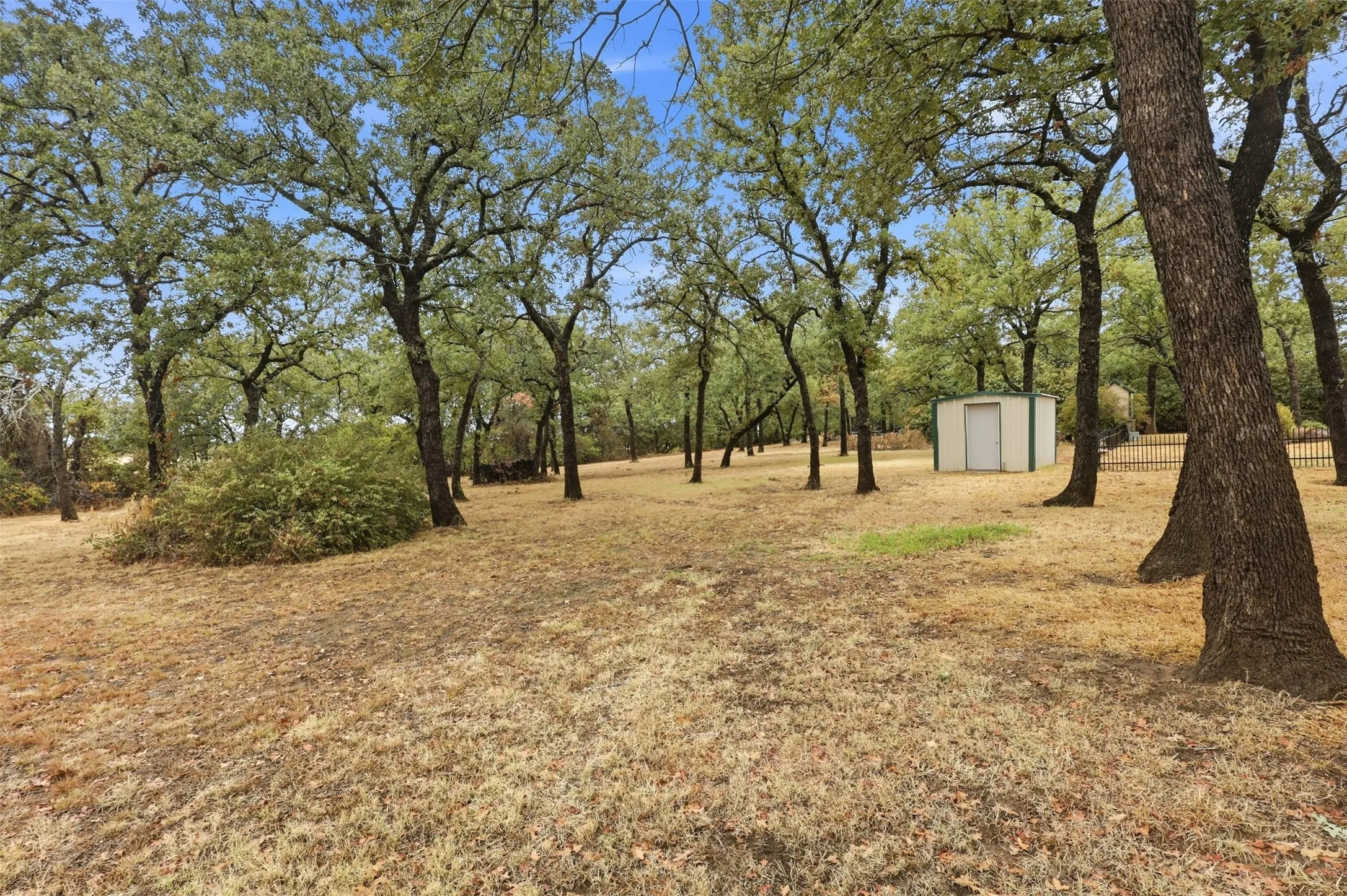 Single Family Residence For Sale in Wise County , 211 Private Road 4931, Springtown, Texas 76082, 3 Bedroom, 3 Bathroom, 2 Garage spaces, 2,307 Sqft, built in 2001, mls#21399726, Real Estate Agent in Springtown, Homes For Sale in Wise county, Homes For Sale in Springtown, Realtor in Springtown Texas, Real Estate Brokerage Independent Realty Texas, Luminita Cordes Realtor