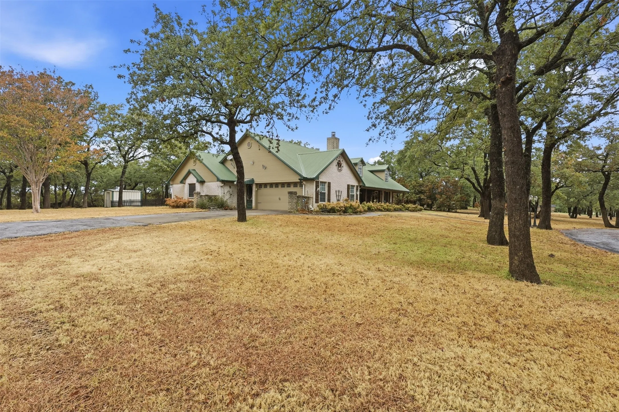 Single Family Residence For Sale in Wise County , 211 Private Road 4931, Springtown, Texas 76082, 3 Bedroom, 3 Bathroom, 2 Garage spaces, 2,307 Sqft, built in 2001, mls#21399726, Real Estate Agent in Springtown, Homes For Sale in Wise county, Homes For Sale in Springtown, Realtor in Springtown Texas, Real Estate Brokerage Independent Realty Texas, Luminita Cordes Realtor