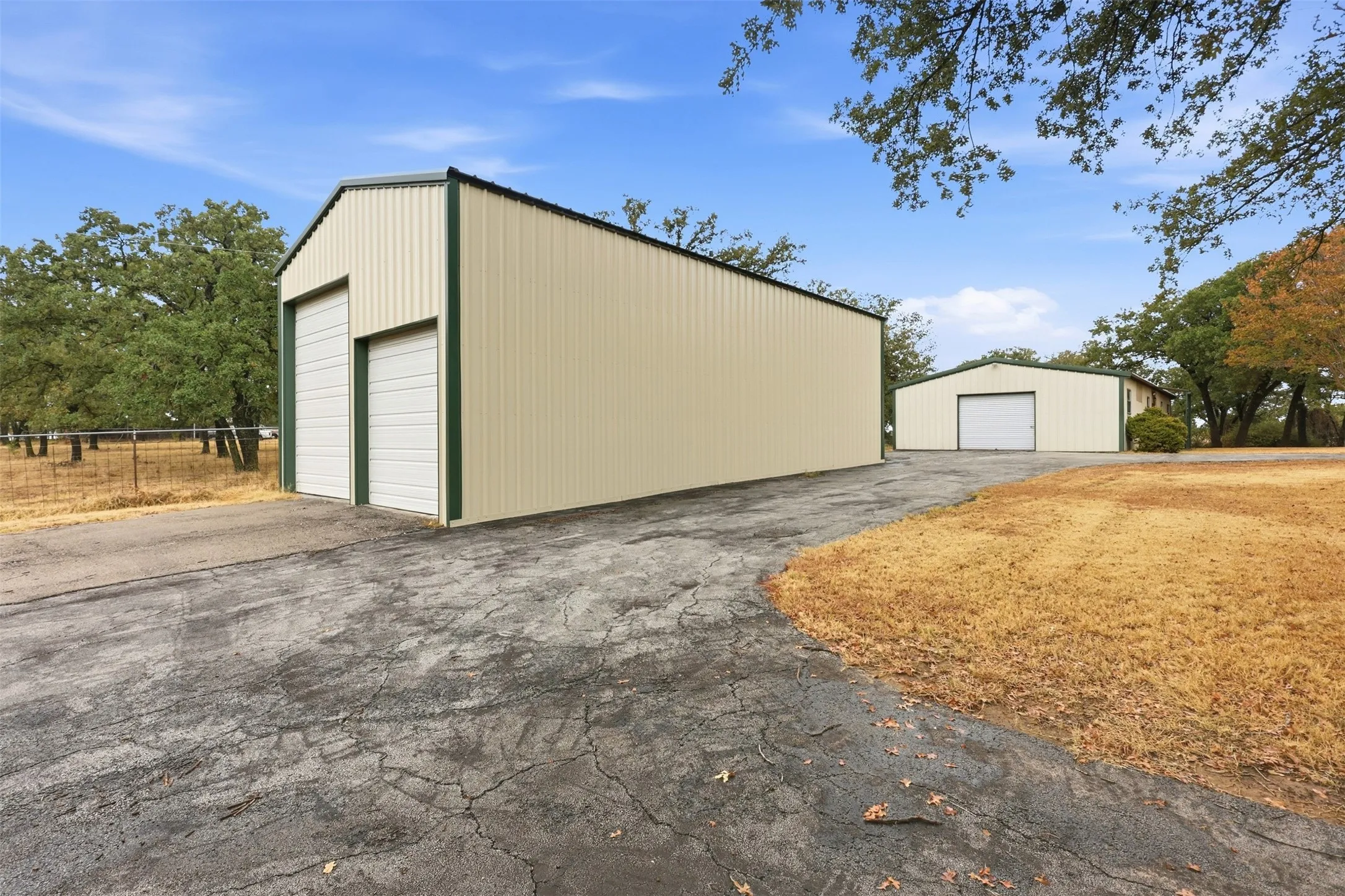 Single Family Residence For Sale in Wise County , 211 Private Road 4931, Springtown, Texas 76082, 3 Bedroom, 3 Bathroom, 2 Garage spaces, 2,307 Sqft, built in 2001, mls#21399726, Real Estate Agent in Springtown, Homes For Sale in Wise county, Homes For Sale in Springtown, Realtor in Springtown Texas, Real Estate Brokerage Independent Realty Texas, Luminita Cordes Realtor