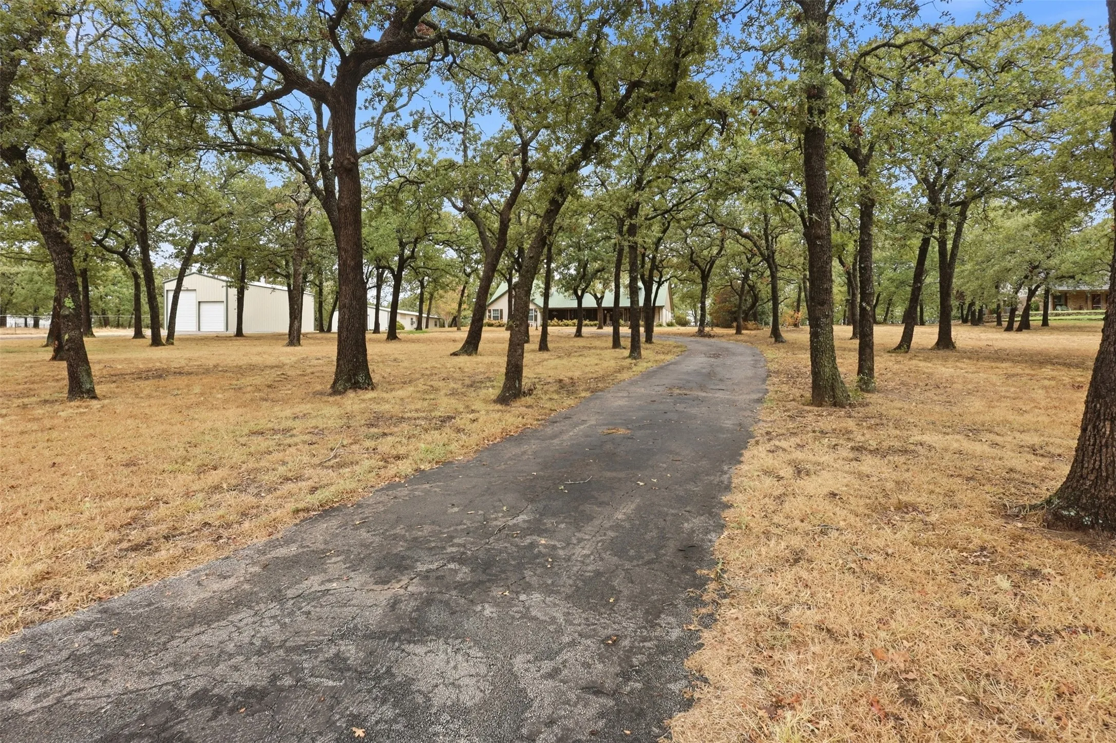 Single Family Residence For Sale in Wise County , 211 Private Road 4931, Springtown, Texas 76082, 3 Bedroom, 3 Bathroom, 2 Garage spaces, 2,307 Sqft, built in 2001, mls#21399726, Real Estate Agent in Springtown, Homes For Sale in Wise county, Homes For Sale in Springtown, Realtor in Springtown Texas, Real Estate Brokerage Independent Realty Texas, Luminita Cordes Realtor