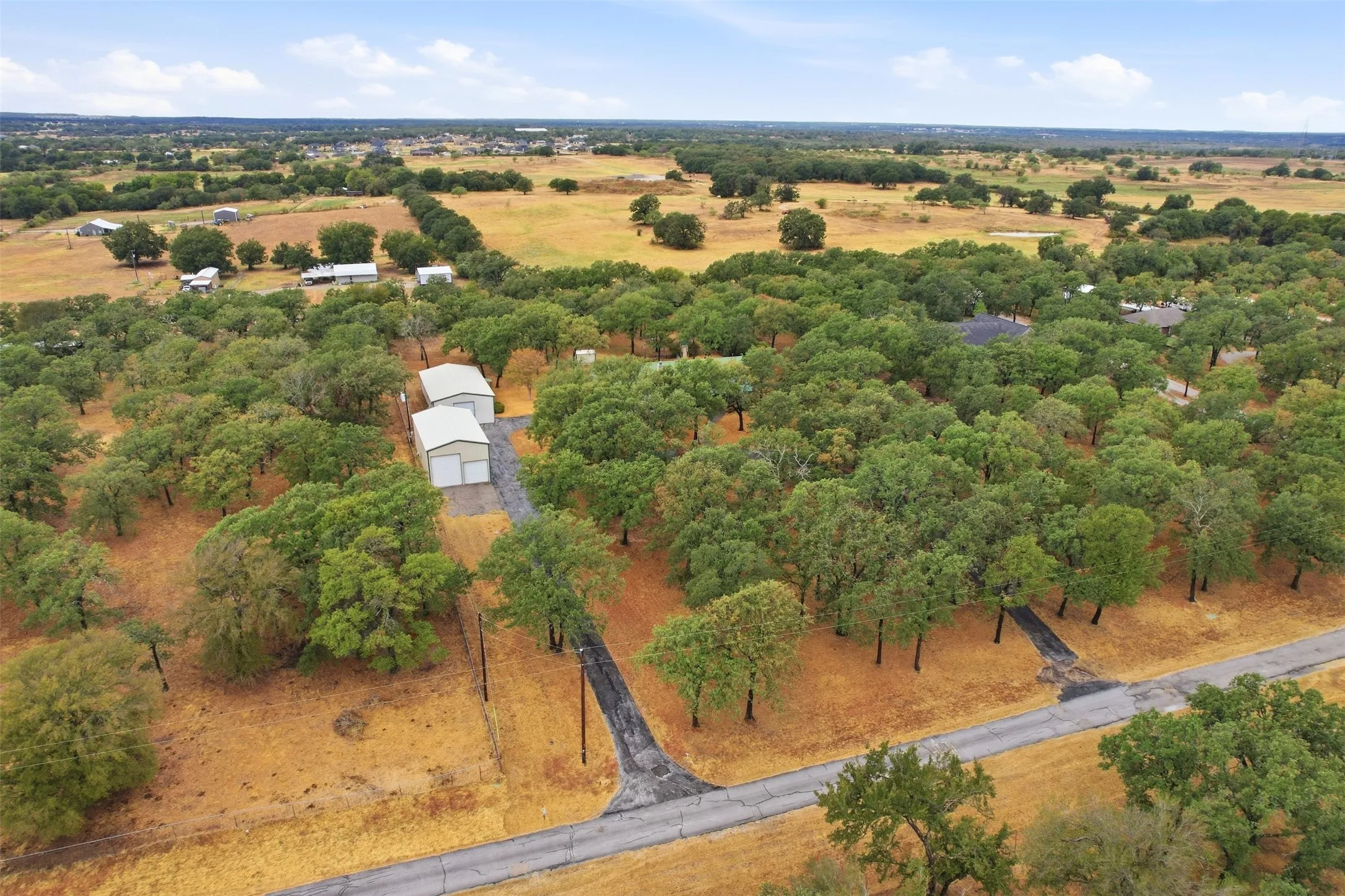 Single Family Residence For Sale in Wise County , 211 Private Road 4931, Springtown, Texas 76082, 3 Bedroom, 3 Bathroom, 2 Garage spaces, 2,307 Sqft, built in 2001, mls#21399726, Real Estate Agent in Springtown, Homes For Sale in Wise county, Homes For Sale in Springtown, Realtor in Springtown Texas, Real Estate Brokerage Independent Realty Texas, Luminita Cordes Realtor