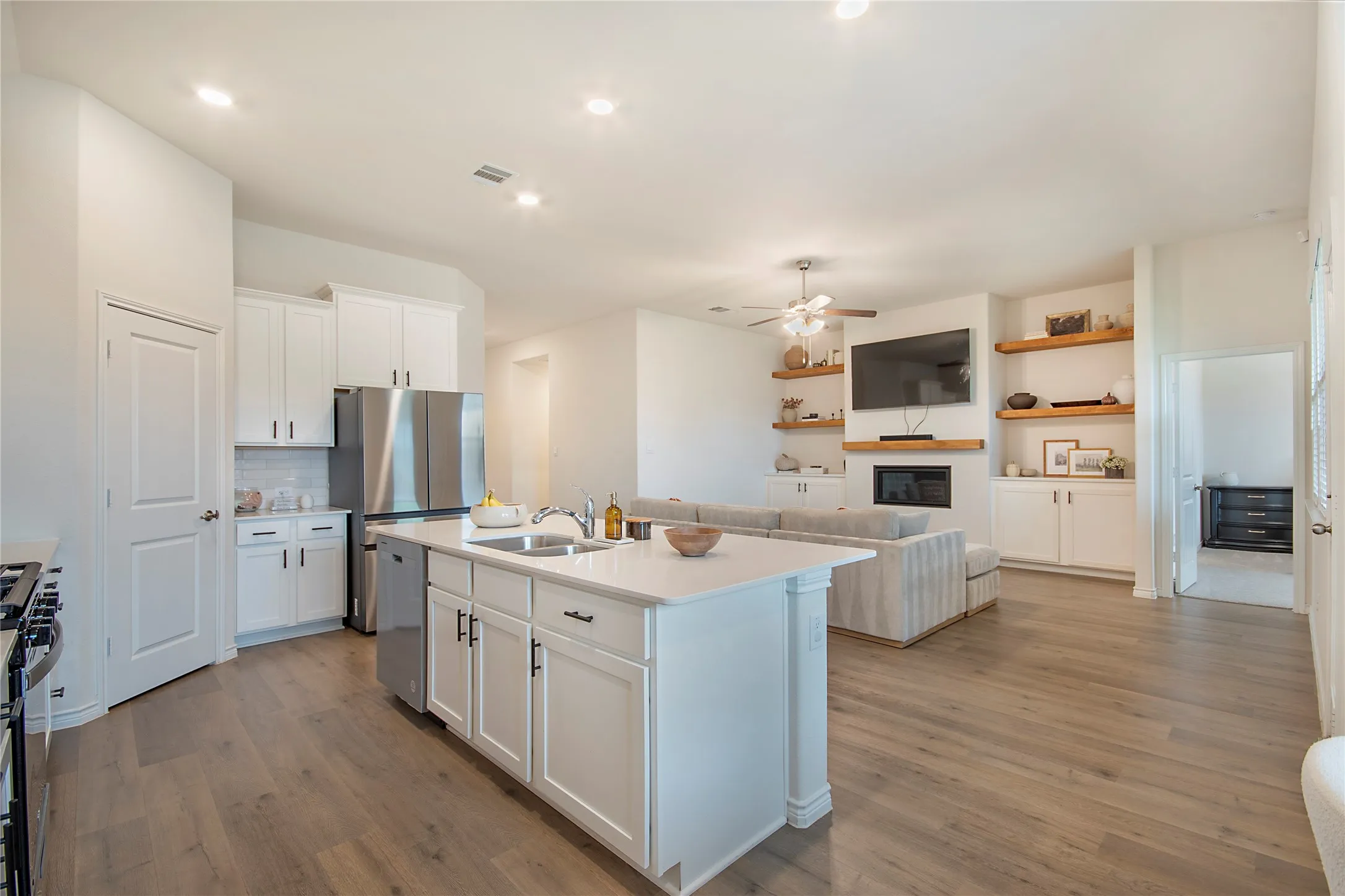Single Family Residence For Sale in Denton County , 3102 Moccasin Lane, Aubrey, Texas 76227, 4 Bedroom, 2 Bathroom, 2 Garage spaces, 1,850 Sqft, built in 2023, mls#21406447, Real Estate Agent in Aubrey, Homes For Sale in Denton county, Homes For Sale in Aubrey, Realtor in Aubrey Texas, Real Estate Brokerage Independent Realty Texas, Luminita Cordes Realtor