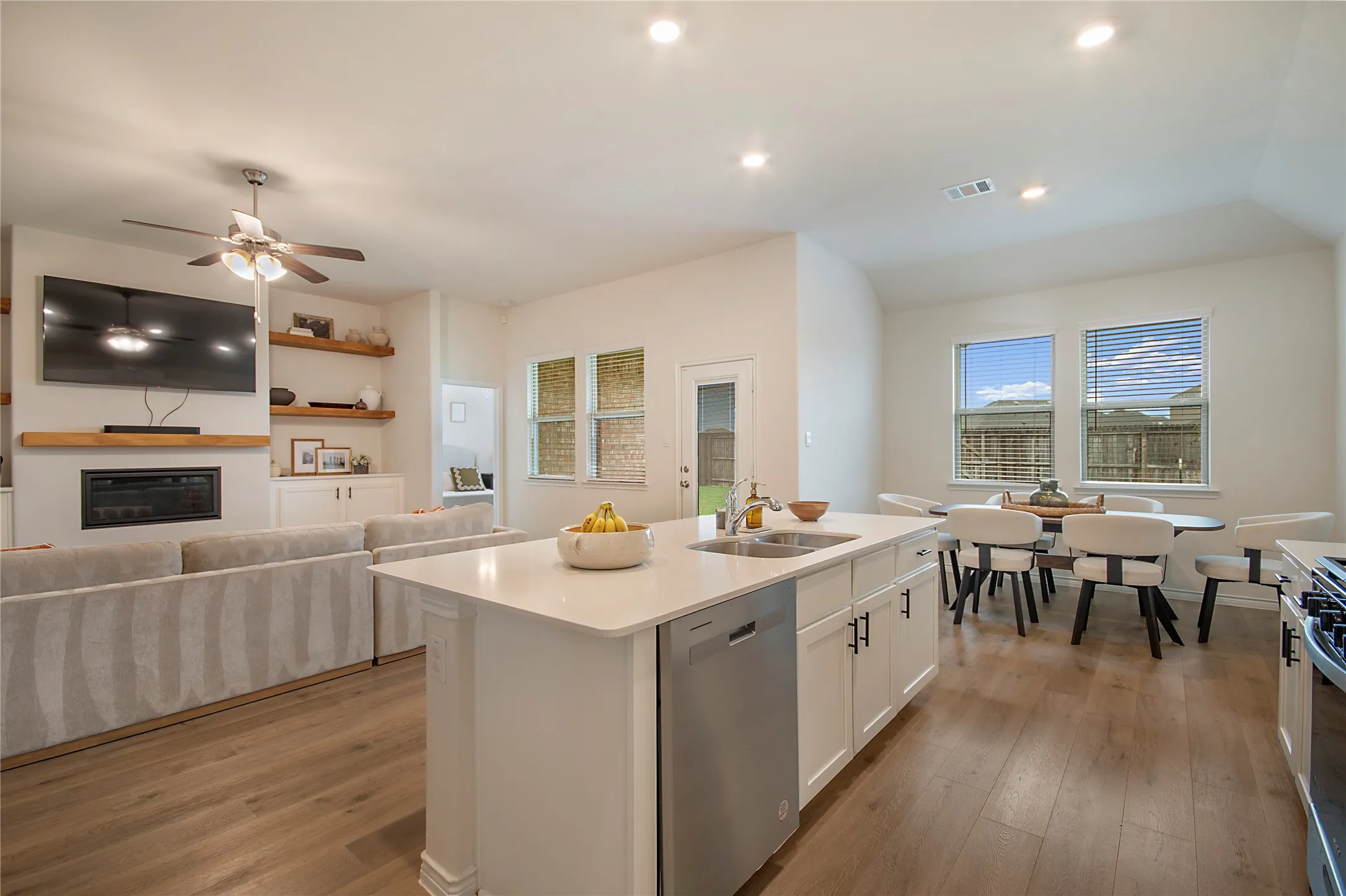 Single Family Residence For Sale in Denton County , 3102 Moccasin Lane, Aubrey, Texas 76227, 4 Bedroom, 2 Bathroom, 2 Garage spaces, 1,850 Sqft, built in 2023, mls#21406447, Real Estate Agent in Aubrey, Homes For Sale in Denton county, Homes For Sale in Aubrey, Realtor in Aubrey Texas, Real Estate Brokerage Independent Realty Texas, Luminita Cordes Realtor