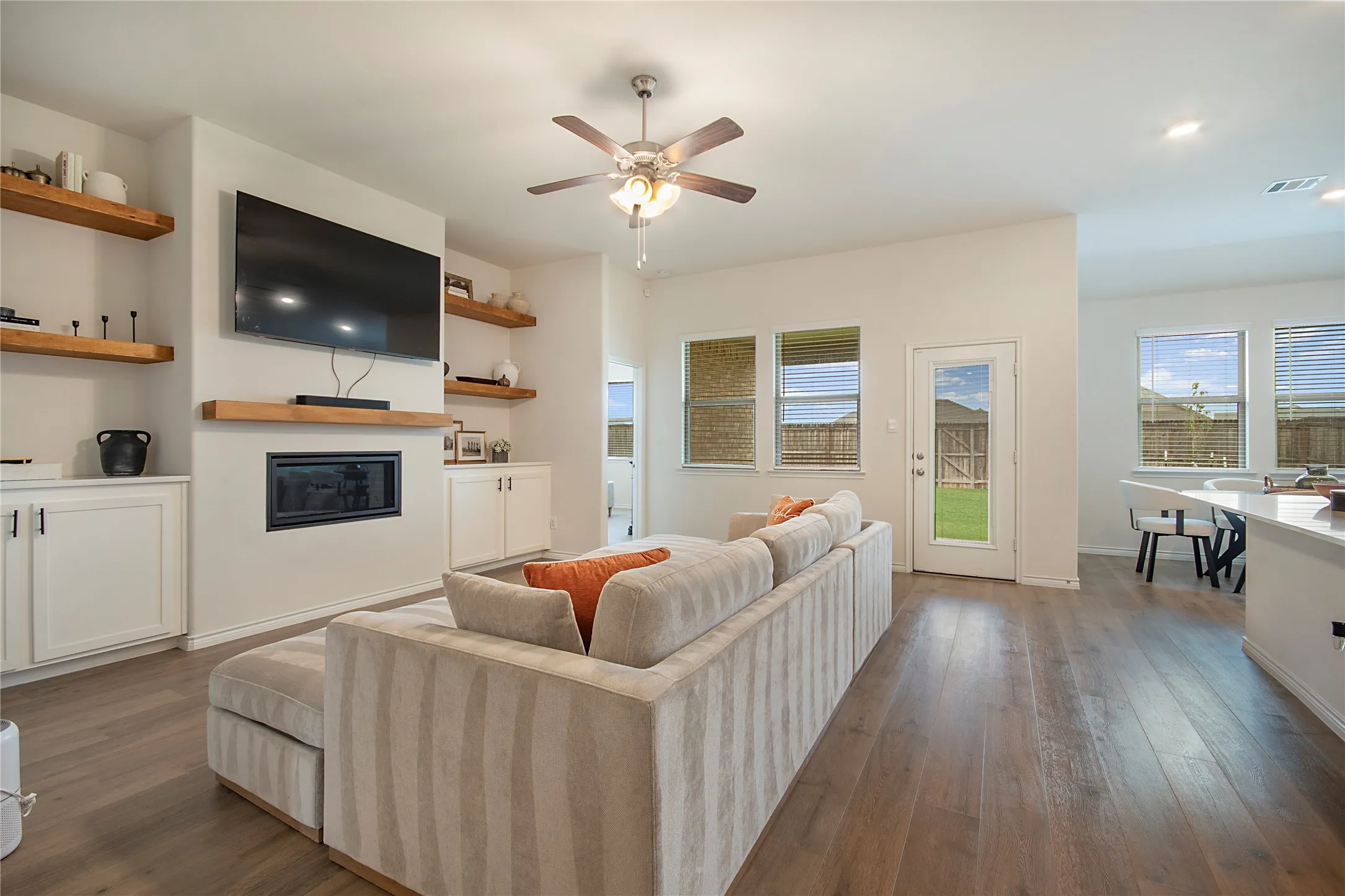 Single Family Residence For Sale in Denton County , 3102 Moccasin Lane, Aubrey, Texas 76227, 4 Bedroom, 2 Bathroom, 2 Garage spaces, 1,850 Sqft, built in 2023, mls#21406447, Real Estate Agent in Aubrey, Homes For Sale in Denton county, Homes For Sale in Aubrey, Realtor in Aubrey Texas, Real Estate Brokerage Independent Realty Texas, Luminita Cordes Realtor