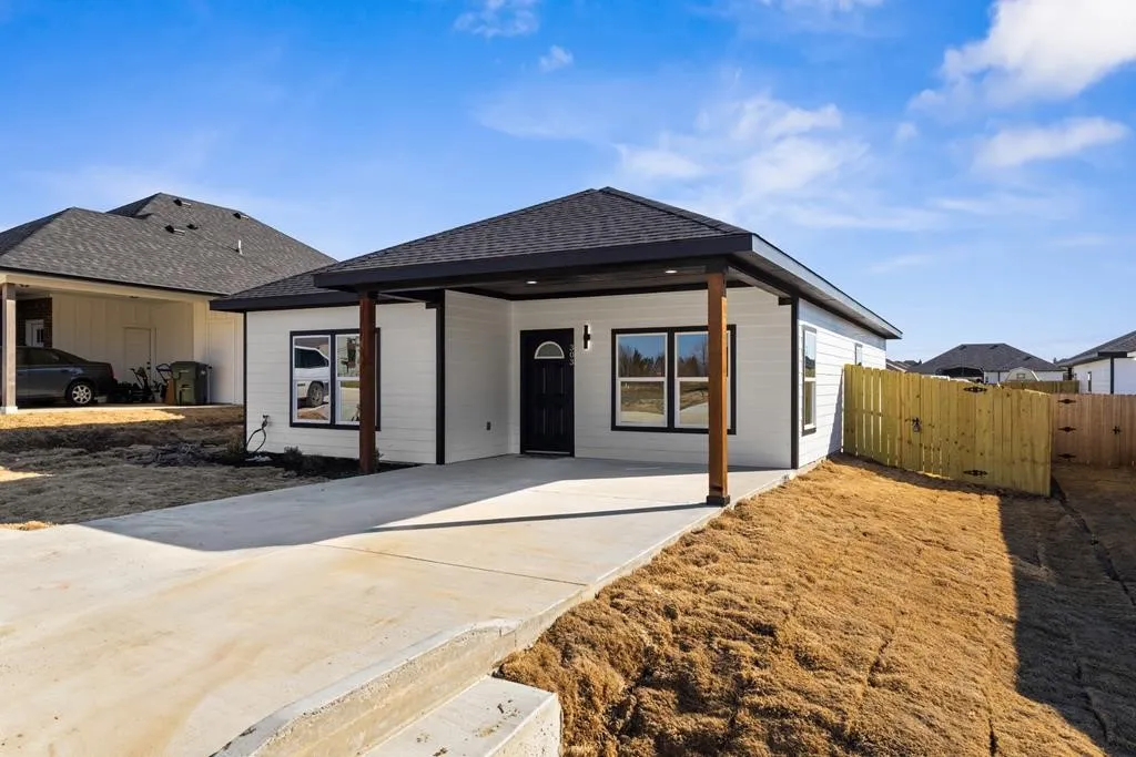 Single Family Residence For Sale in Henderson County , 304 Rike Road, Mabank, Texas 75147, 3 Bedroom, 2 Bathroom, Garage spaces, 1,322 Sqft, built in 2025, mls#21406744, Real Estate Agent in Mabank, Homes For Sale in Henderson county, Homes For Sale in Mabank, Realtor in Mabank Texas, Real Estate Brokerage Independent Realty Texas, Luminita Cordes Realtor
