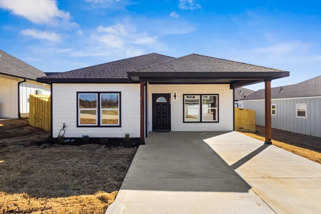 Single Family Residence For Sale in Henderson County , 304 Rike Road, Mabank, Texas 75147, 3 Bedroom, 2 Bathroom, Garage spaces, 1,322 Sqft, built in 2025, mls#21406744, Real Estate Agent in Mabank, Homes For Sale in Henderson county, Homes For Sale in Mabank, Realtor in Mabank Texas, Real Estate Brokerage Independent Realty Texas, Luminita Cordes Realtor