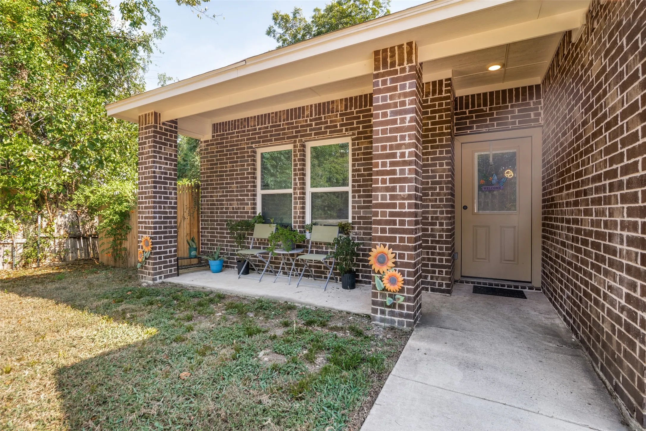 Single Family Residence For Sale in Kaufman County , 700 E Hickory Street, Kaufman, Texas 75142, 4 Bedroom, 2 Bathroom, 2 Garage spaces, 1,600 Sqft, built in 2023, mls#21406750, Real Estate Agent in Kaufman, Homes For Sale in Kaufman county, Homes For Sale in Kaufman, Realtor in Kaufman Texas, Real Estate Brokerage Independent Realty Texas, Luminita Cordes Realtor
