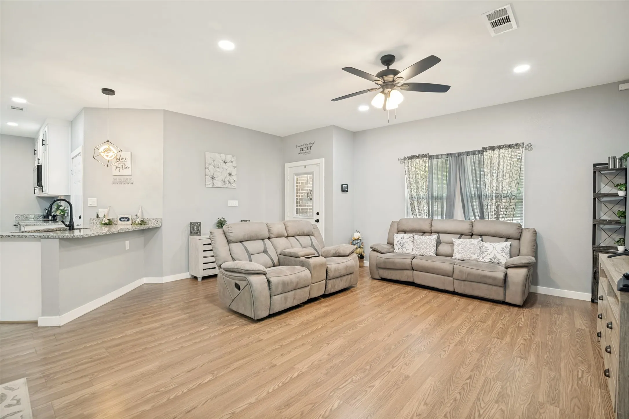 Single Family Residence For Sale in Kaufman County , 700 E Hickory Street, Kaufman, Texas 75142, 4 Bedroom, 2 Bathroom, 2 Garage spaces, 1,600 Sqft, built in 2023, mls#21406750, Real Estate Agent in Kaufman, Homes For Sale in Kaufman county, Homes For Sale in Kaufman, Realtor in Kaufman Texas, Real Estate Brokerage Independent Realty Texas, Luminita Cordes Realtor