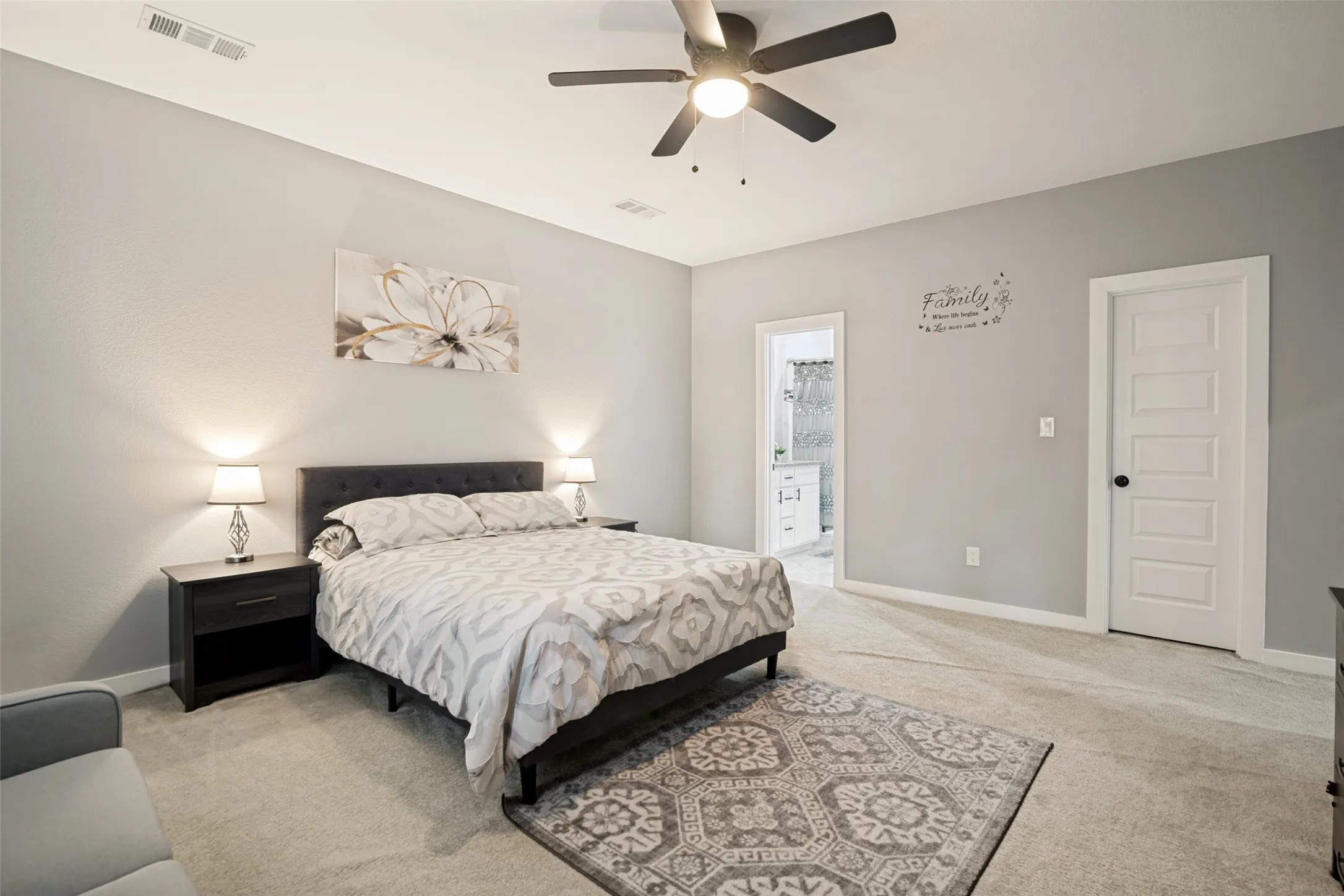 Single Family Residence For Sale in Kaufman County , 700 E Hickory Street, Kaufman, Texas 75142, 4 Bedroom, 2 Bathroom, 2 Garage spaces, 1,600 Sqft, built in 2023, mls#21406750, Real Estate Agent in Kaufman, Homes For Sale in Kaufman county, Homes For Sale in Kaufman, Realtor in Kaufman Texas, Real Estate Brokerage Independent Realty Texas, Luminita Cordes Realtor