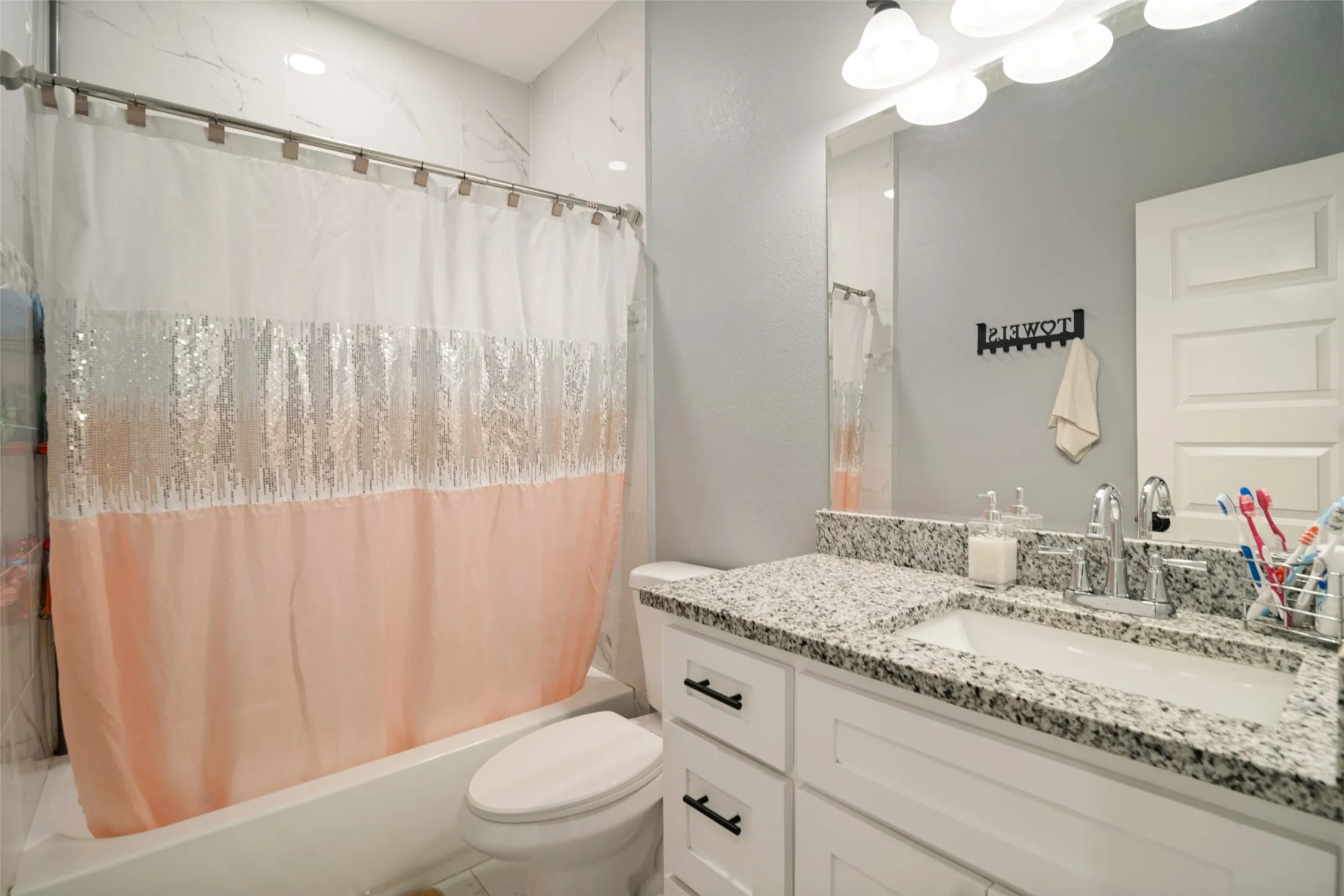 Single Family Residence For Sale in Kaufman County , 700 E Hickory Street, Kaufman, Texas 75142, 4 Bedroom, 2 Bathroom, 2 Garage spaces, 1,600 Sqft, built in 2023, mls#21406750, Real Estate Agent in Kaufman, Homes For Sale in Kaufman county, Homes For Sale in Kaufman, Realtor in Kaufman Texas, Real Estate Brokerage Independent Realty Texas, Luminita Cordes Realtor