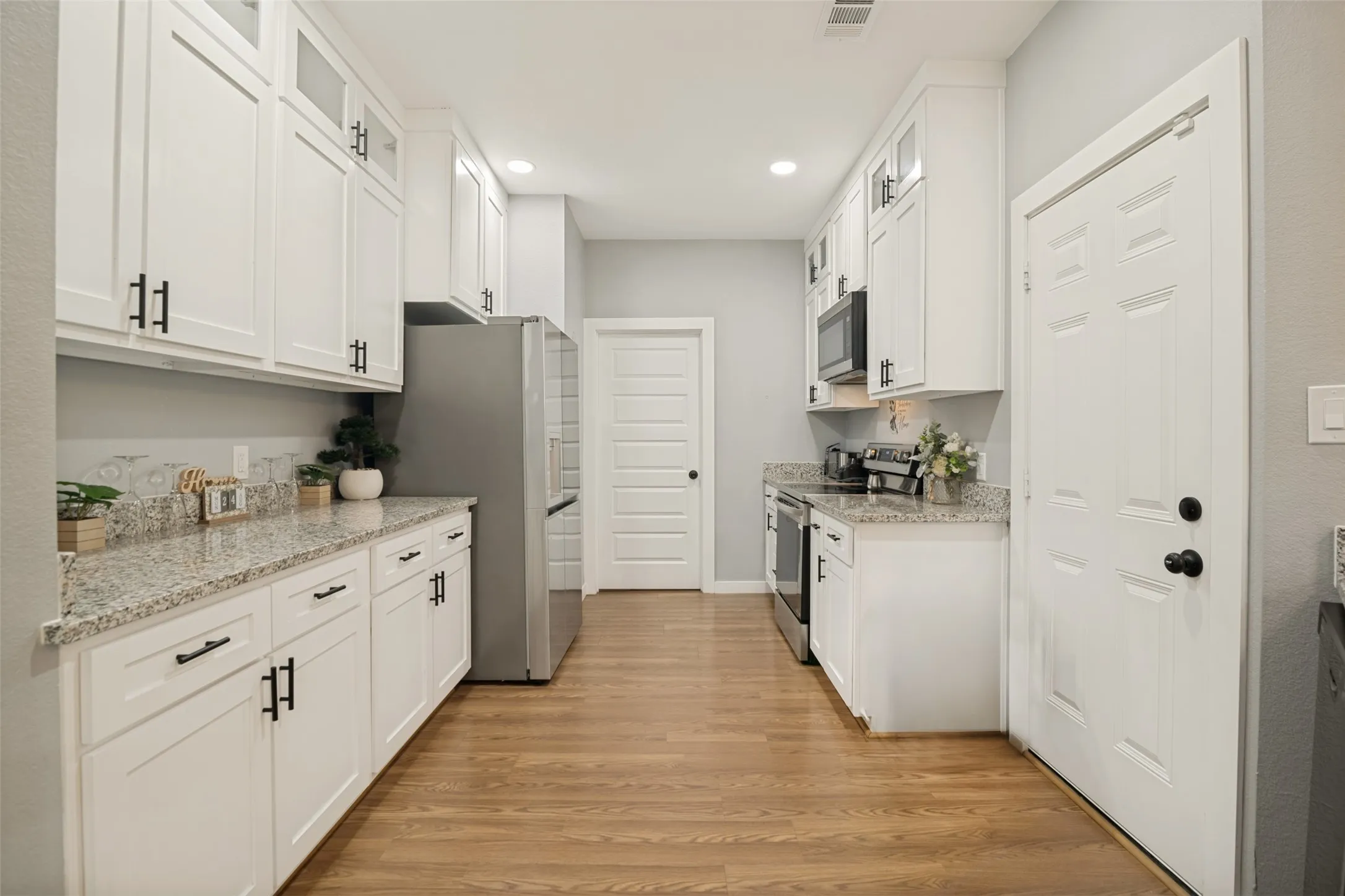 Single Family Residence For Sale in Kaufman County , 700 E Hickory Street, Kaufman, Texas 75142, 4 Bedroom, 2 Bathroom, 2 Garage spaces, 1,600 Sqft, built in 2023, mls#21406750, Real Estate Agent in Kaufman, Homes For Sale in Kaufman county, Homes For Sale in Kaufman, Realtor in Kaufman Texas, Real Estate Brokerage Independent Realty Texas, Luminita Cordes Realtor