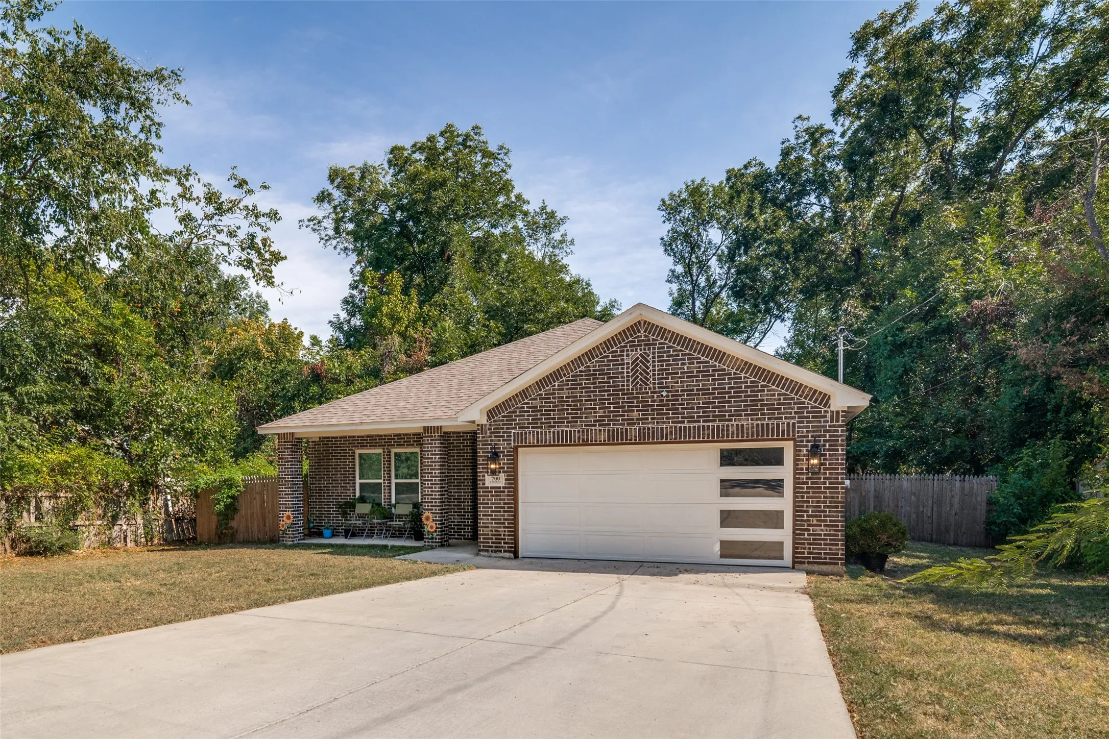 Single Family Residence For Sale in Kaufman County , 700 E Hickory Street, Kaufman, Texas 75142, 4 Bedroom, 2 Bathroom, 2 Garage spaces, 1,600 Sqft, built in 2023, mls#21406750, Real Estate Agent in Kaufman, Homes For Sale in Kaufman county, Homes For Sale in Kaufman, Realtor in Kaufman Texas, Real Estate Brokerage Independent Realty Texas, Luminita Cordes Realtor