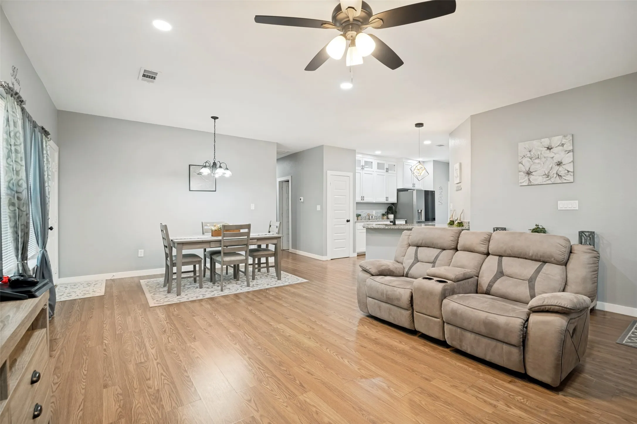 Single Family Residence For Sale in Kaufman County , 700 E Hickory Street, Kaufman, Texas 75142, 4 Bedroom, 2 Bathroom, 2 Garage spaces, 1,600 Sqft, built in 2023, mls#21406750, Real Estate Agent in Kaufman, Homes For Sale in Kaufman county, Homes For Sale in Kaufman, Realtor in Kaufman Texas, Real Estate Brokerage Independent Realty Texas, Luminita Cordes Realtor