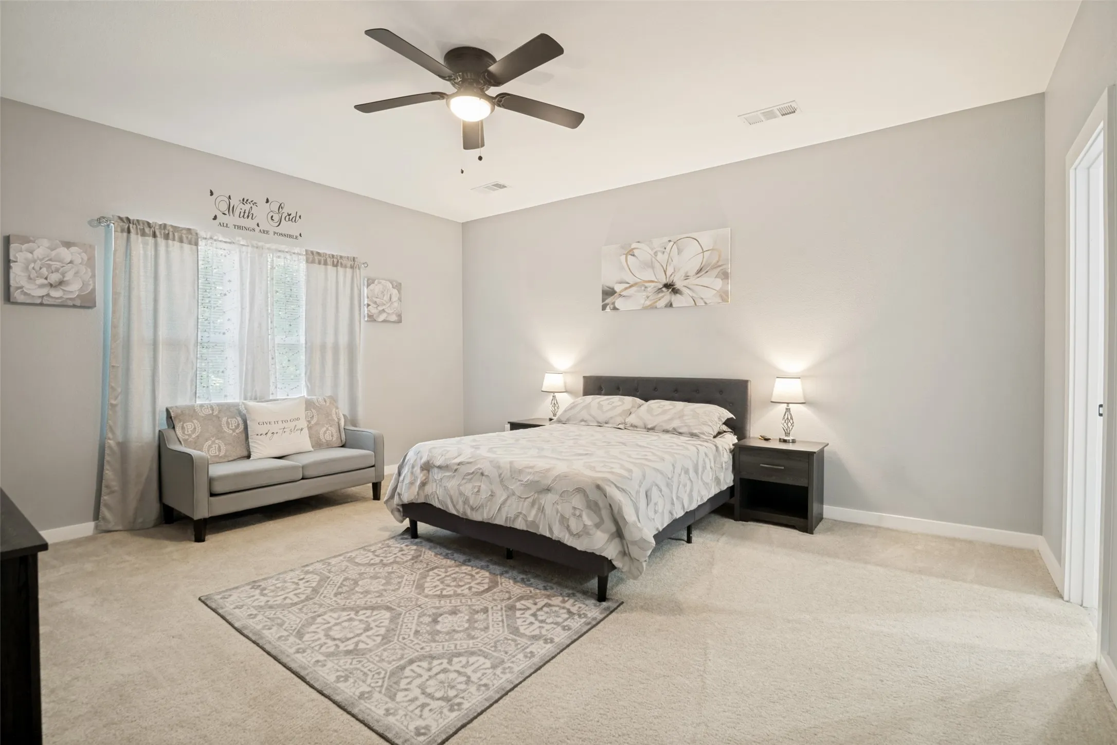 Single Family Residence For Sale in Kaufman County , 700 E Hickory Street, Kaufman, Texas 75142, 4 Bedroom, 2 Bathroom, 2 Garage spaces, 1,600 Sqft, built in 2023, mls#21406750, Real Estate Agent in Kaufman, Homes For Sale in Kaufman county, Homes For Sale in Kaufman, Realtor in Kaufman Texas, Real Estate Brokerage Independent Realty Texas, Luminita Cordes Realtor