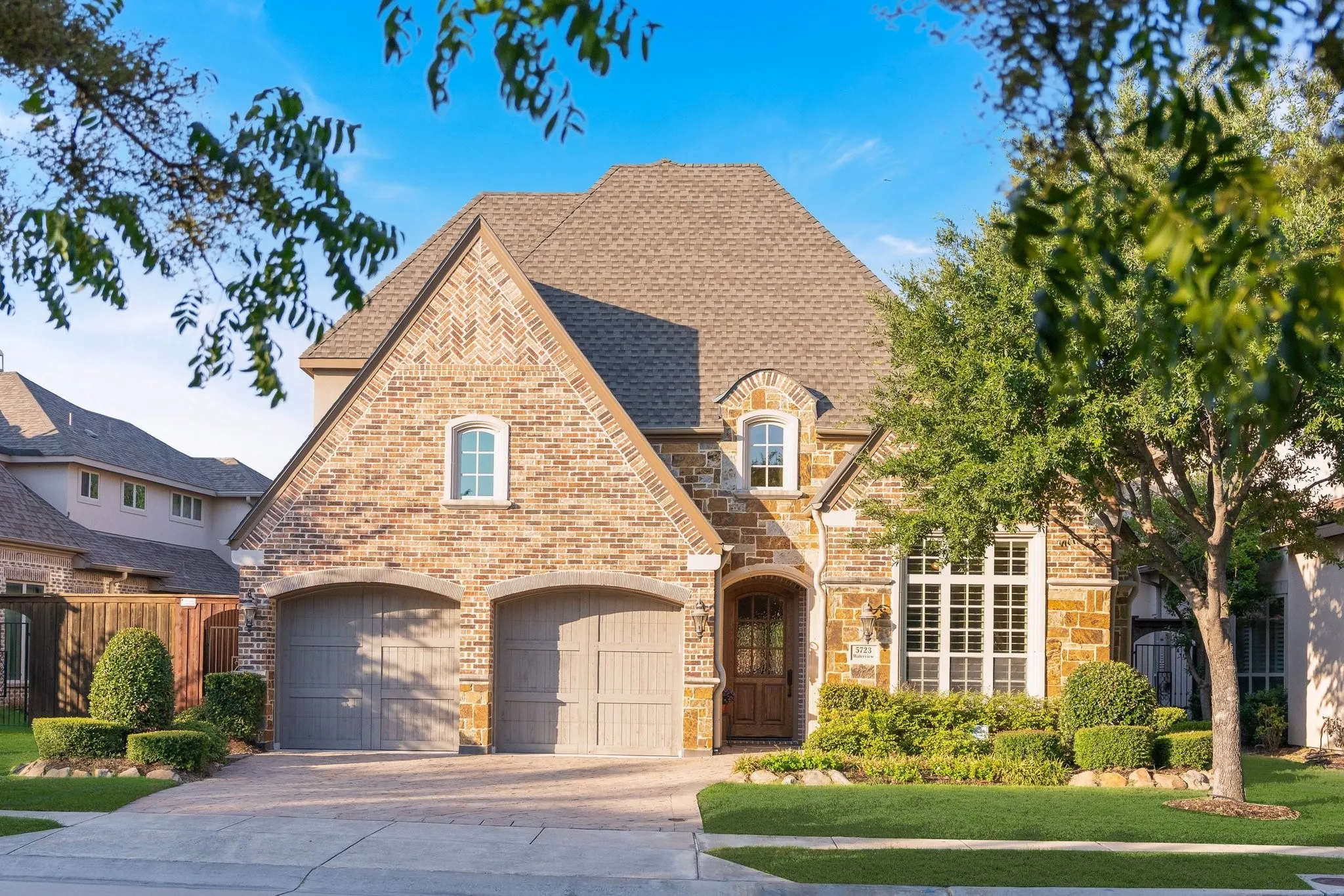 Single Family Residence For Sale in Dallas County , 5723 Waterview Drive, Irving, Texas 75039, 4 Bedroom, 5 Bathroom, 2 Garage spaces, 3,922 Sqft, built in 2012, mls#21404303, Real Estate Agent in Irving, Homes For Sale in Dallas county, Homes For Sale in Irving, Realtor in Irving Texas, Real Estate Brokerage Independent Realty Texas, Luminita Cordes Realtor