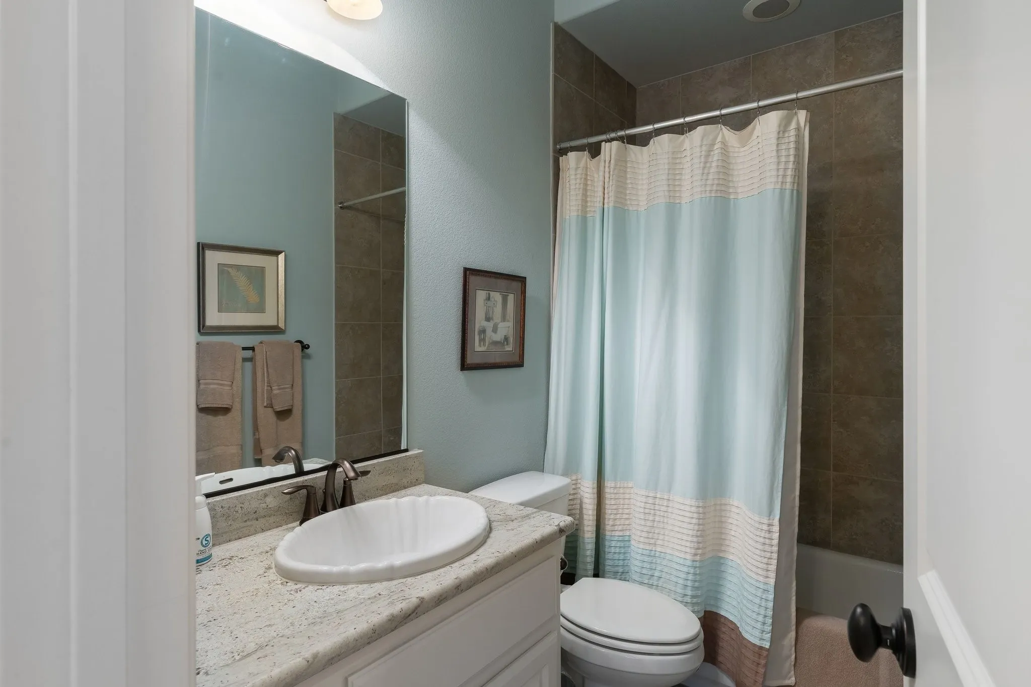 Single Family Residence For Sale in Dallas County , 5723 Waterview Drive, Irving, Texas 75039, 4 Bedroom, 5 Bathroom, 2 Garage spaces, 3,922 Sqft, built in 2012, mls#21404303, Real Estate Agent in Irving, Homes For Sale in Dallas county, Homes For Sale in Irving, Realtor in Irving Texas, Real Estate Brokerage Independent Realty Texas, Luminita Cordes Realtor