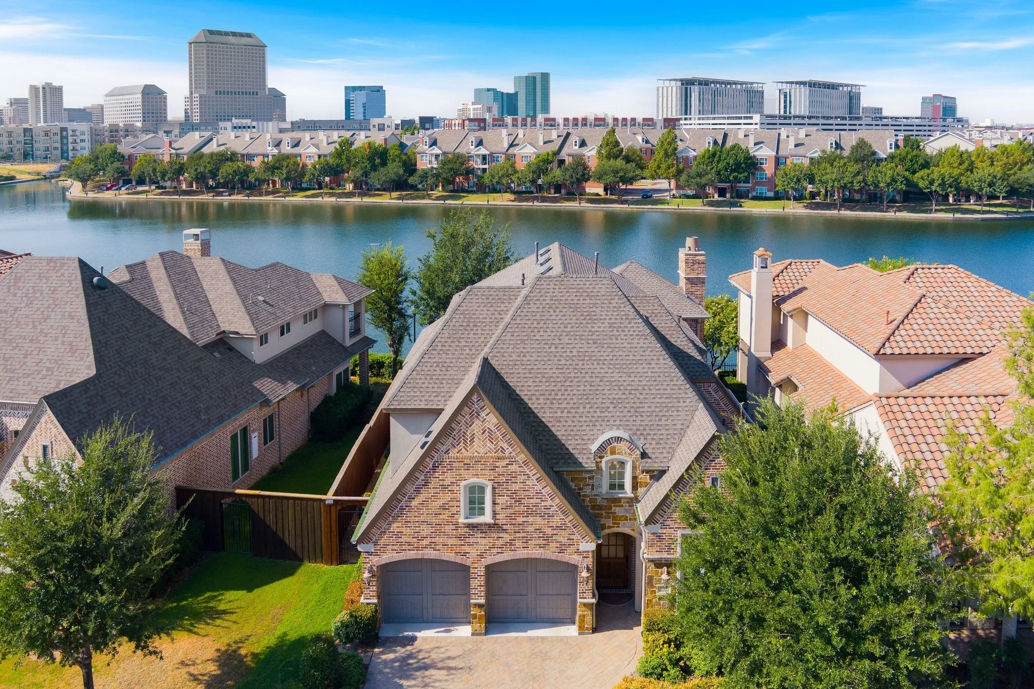 Single Family Residence For Sale in Dallas County , 5723 Waterview Drive, Irving, Texas 75039, 4 Bedroom, 5 Bathroom, 2 Garage spaces, 3,922 Sqft, built in 2012, mls#21404303, Real Estate Agent in Irving, Homes For Sale in Dallas county, Homes For Sale in Irving, Realtor in Irving Texas, Real Estate Brokerage Independent Realty Texas, Luminita Cordes Realtor