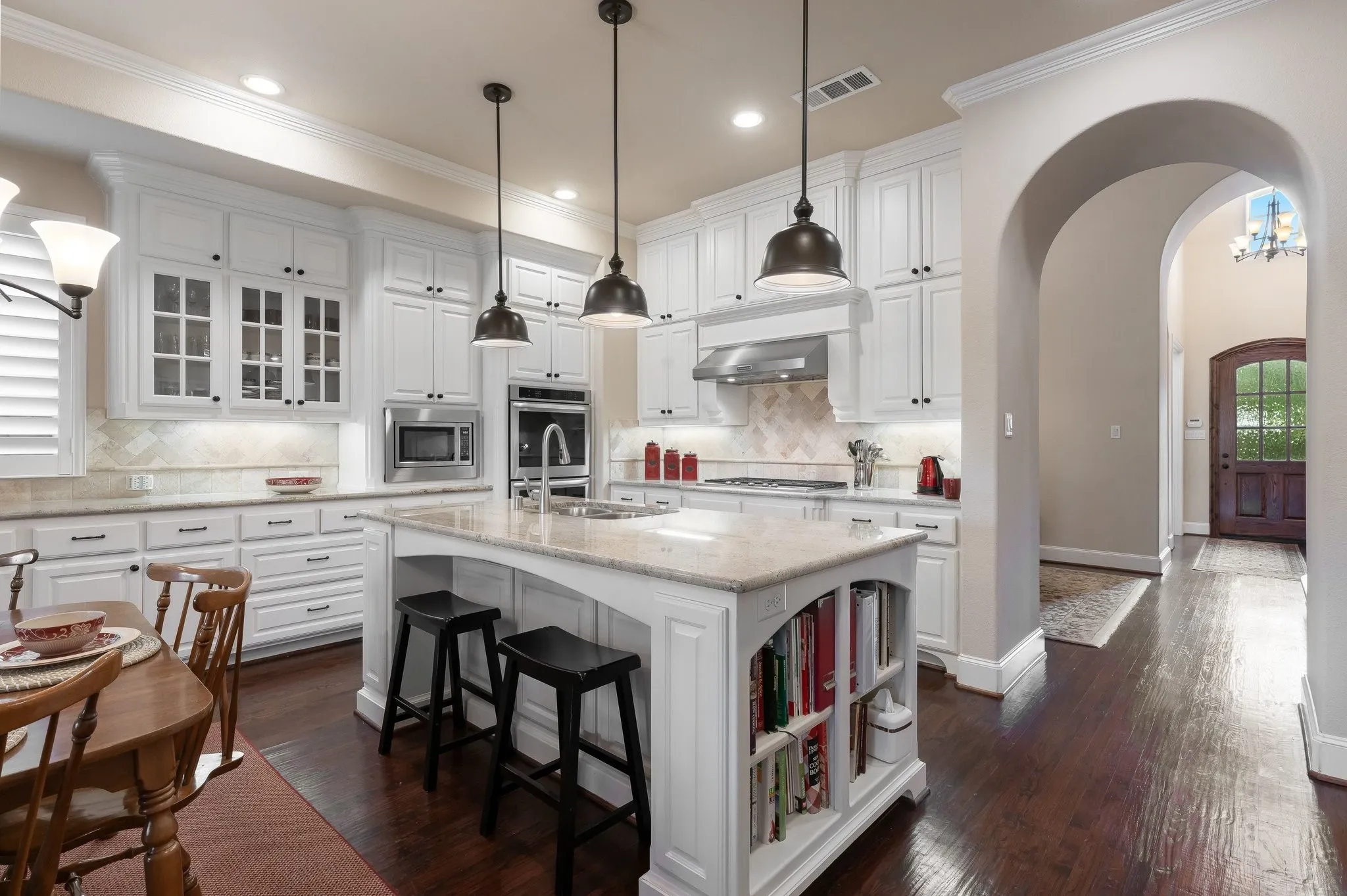 Single Family Residence For Sale in Dallas County , 5723 Waterview Drive, Irving, Texas 75039, 4 Bedroom, 5 Bathroom, 2 Garage spaces, 3,922 Sqft, built in 2012, mls#21404303, Real Estate Agent in Irving, Homes For Sale in Dallas county, Homes For Sale in Irving, Realtor in Irving Texas, Real Estate Brokerage Independent Realty Texas, Luminita Cordes Realtor