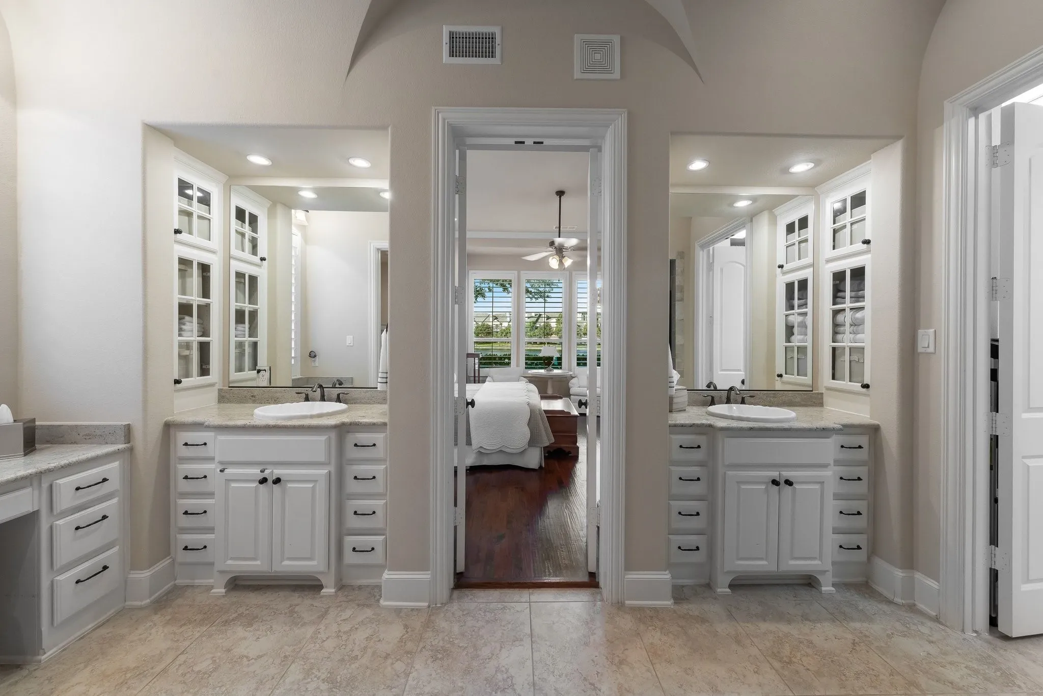 Single Family Residence For Sale in Dallas County , 5723 Waterview Drive, Irving, Texas 75039, 4 Bedroom, 5 Bathroom, 2 Garage spaces, 3,922 Sqft, built in 2012, mls#21404303, Real Estate Agent in Irving, Homes For Sale in Dallas county, Homes For Sale in Irving, Realtor in Irving Texas, Real Estate Brokerage Independent Realty Texas, Luminita Cordes Realtor