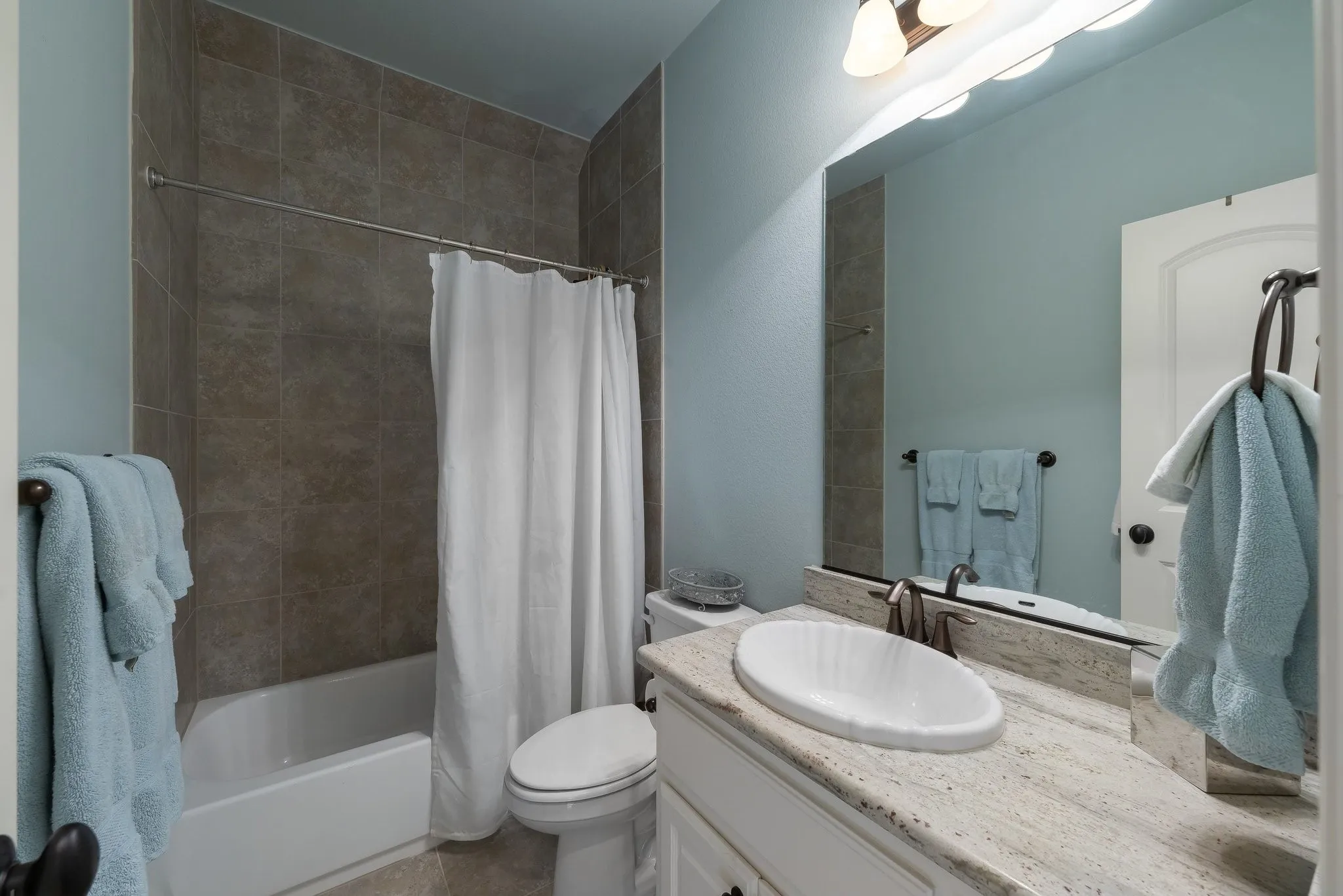 Single Family Residence For Sale in Dallas County , 5723 Waterview Drive, Irving, Texas 75039, 4 Bedroom, 5 Bathroom, 2 Garage spaces, 3,922 Sqft, built in 2012, mls#21404303, Real Estate Agent in Irving, Homes For Sale in Dallas county, Homes For Sale in Irving, Realtor in Irving Texas, Real Estate Brokerage Independent Realty Texas, Luminita Cordes Realtor