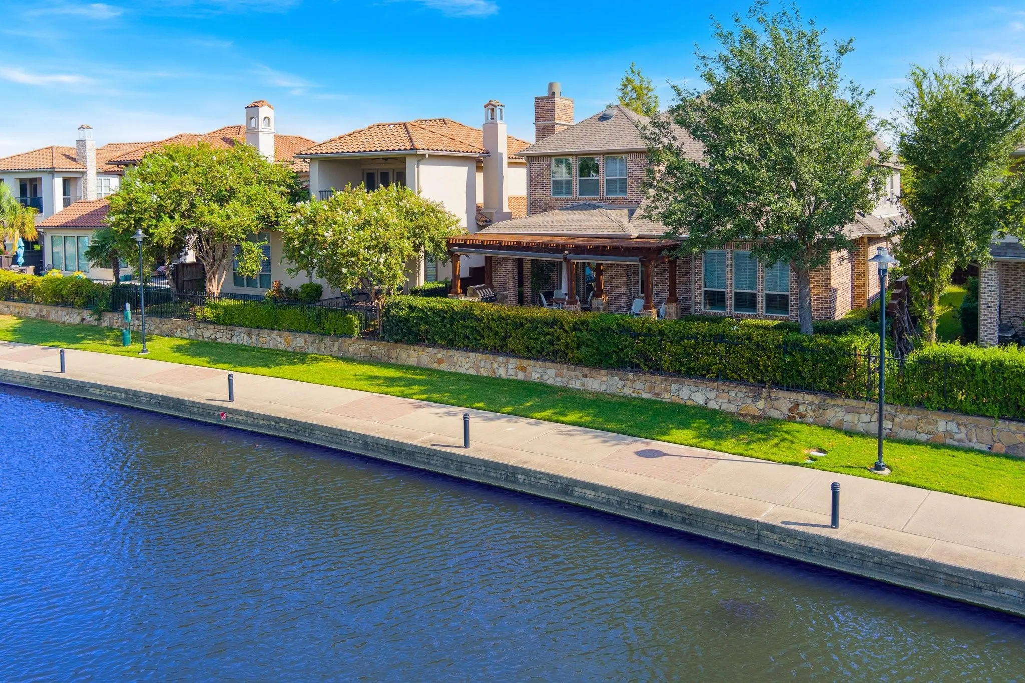 Single Family Residence For Sale in Dallas County , 5723 Waterview Drive, Irving, Texas 75039, 4 Bedroom, 5 Bathroom, 2 Garage spaces, 3,922 Sqft, built in 2012, mls#21404303, Real Estate Agent in Irving, Homes For Sale in Dallas county, Homes For Sale in Irving, Realtor in Irving Texas, Real Estate Brokerage Independent Realty Texas, Luminita Cordes Realtor