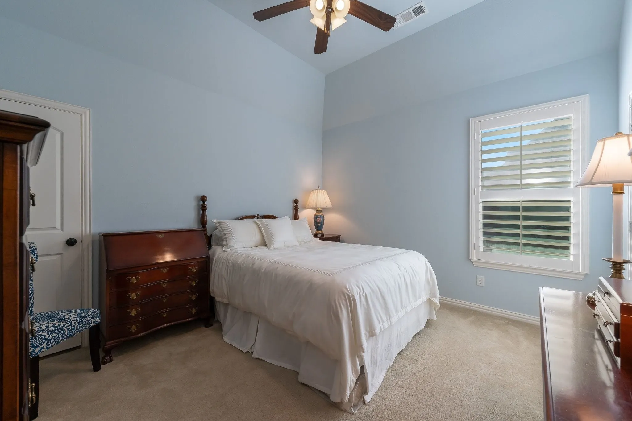 Single Family Residence For Sale in Dallas County , 5723 Waterview Drive, Irving, Texas 75039, 4 Bedroom, 5 Bathroom, 2 Garage spaces, 3,922 Sqft, built in 2012, mls#21404303, Real Estate Agent in Irving, Homes For Sale in Dallas county, Homes For Sale in Irving, Realtor in Irving Texas, Real Estate Brokerage Independent Realty Texas, Luminita Cordes Realtor