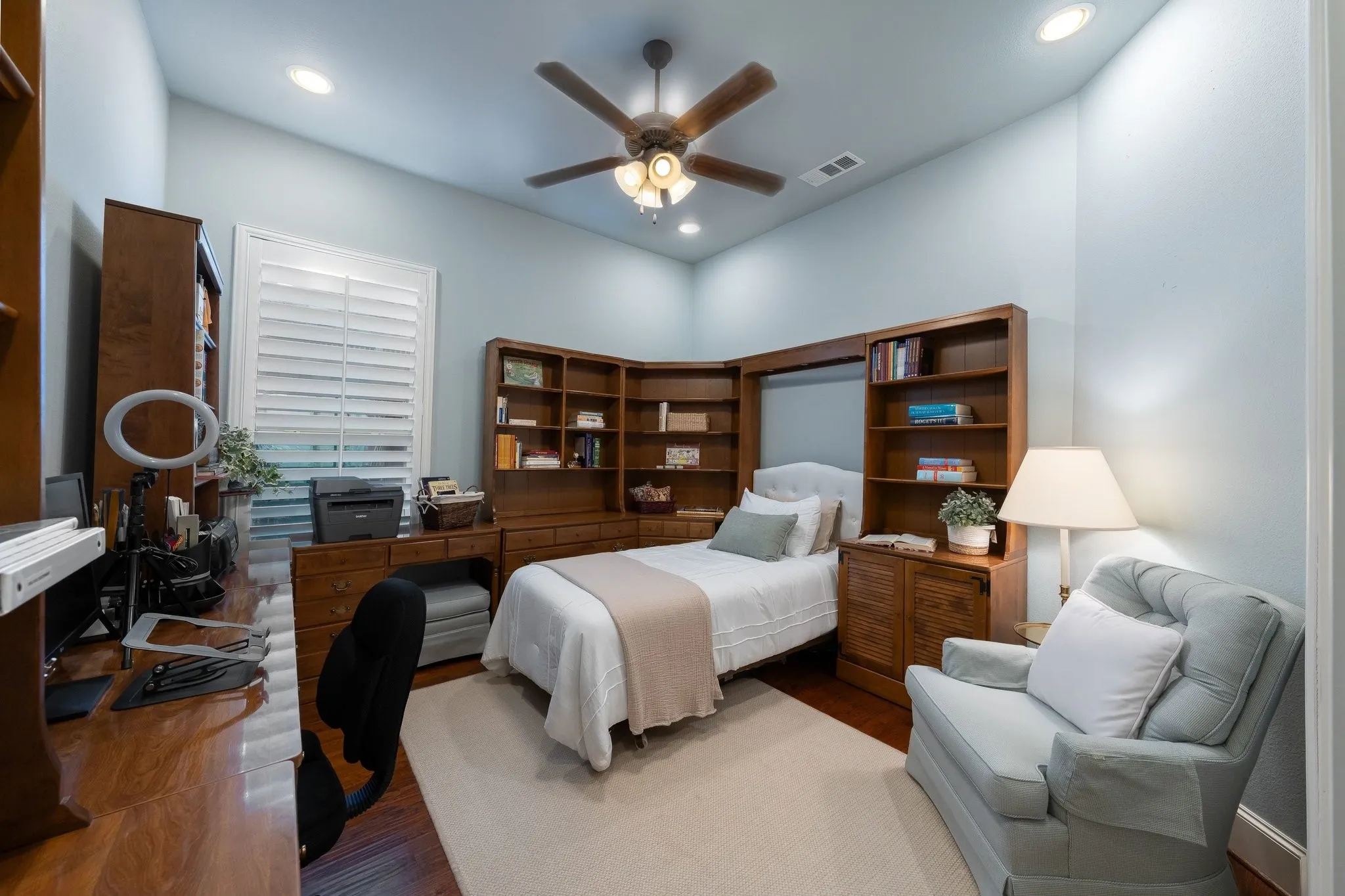 Single Family Residence For Sale in Dallas County , 5723 Waterview Drive, Irving, Texas 75039, 4 Bedroom, 5 Bathroom, 2 Garage spaces, 3,922 Sqft, built in 2012, mls#21404303, Real Estate Agent in Irving, Homes For Sale in Dallas county, Homes For Sale in Irving, Realtor in Irving Texas, Real Estate Brokerage Independent Realty Texas, Luminita Cordes Realtor