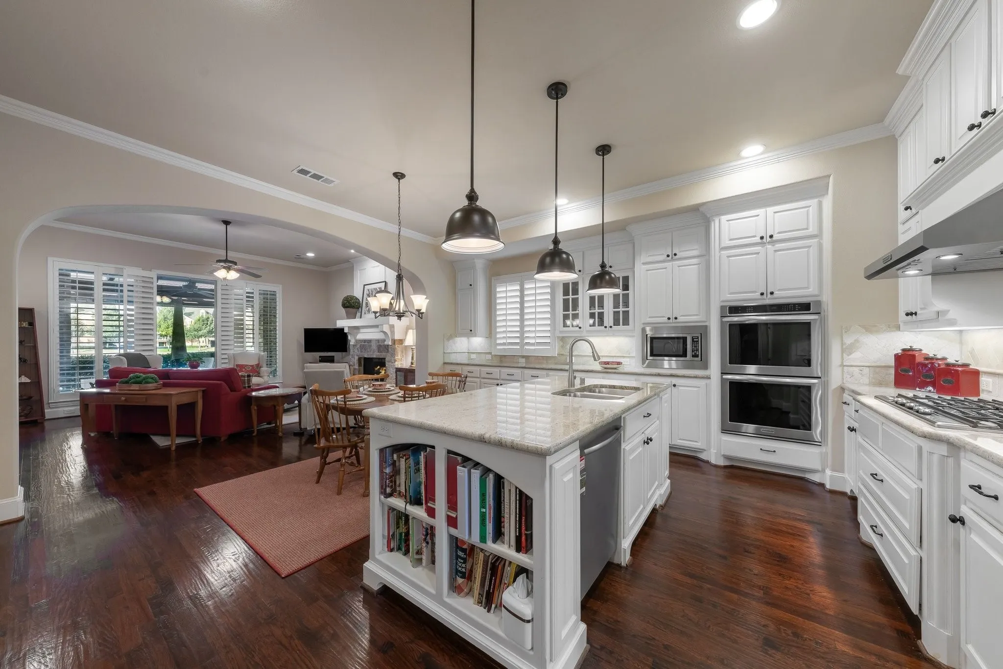Single Family Residence For Sale in Dallas County , 5723 Waterview Drive, Irving, Texas 75039, 4 Bedroom, 5 Bathroom, 2 Garage spaces, 3,922 Sqft, built in 2012, mls#21404303, Real Estate Agent in Irving, Homes For Sale in Dallas county, Homes For Sale in Irving, Realtor in Irving Texas, Real Estate Brokerage Independent Realty Texas, Luminita Cordes Realtor