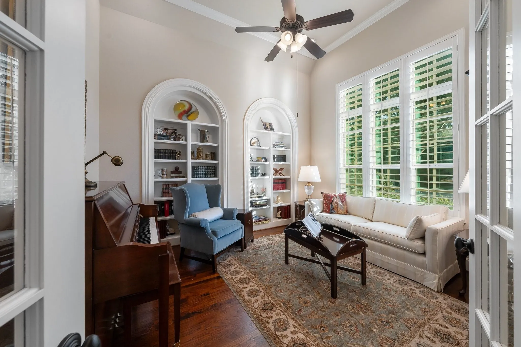 Single Family Residence For Sale in Dallas County , 5723 Waterview Drive, Irving, Texas 75039, 4 Bedroom, 5 Bathroom, 2 Garage spaces, 3,922 Sqft, built in 2012, mls#21404303, Real Estate Agent in Irving, Homes For Sale in Dallas county, Homes For Sale in Irving, Realtor in Irving Texas, Real Estate Brokerage Independent Realty Texas, Luminita Cordes Realtor