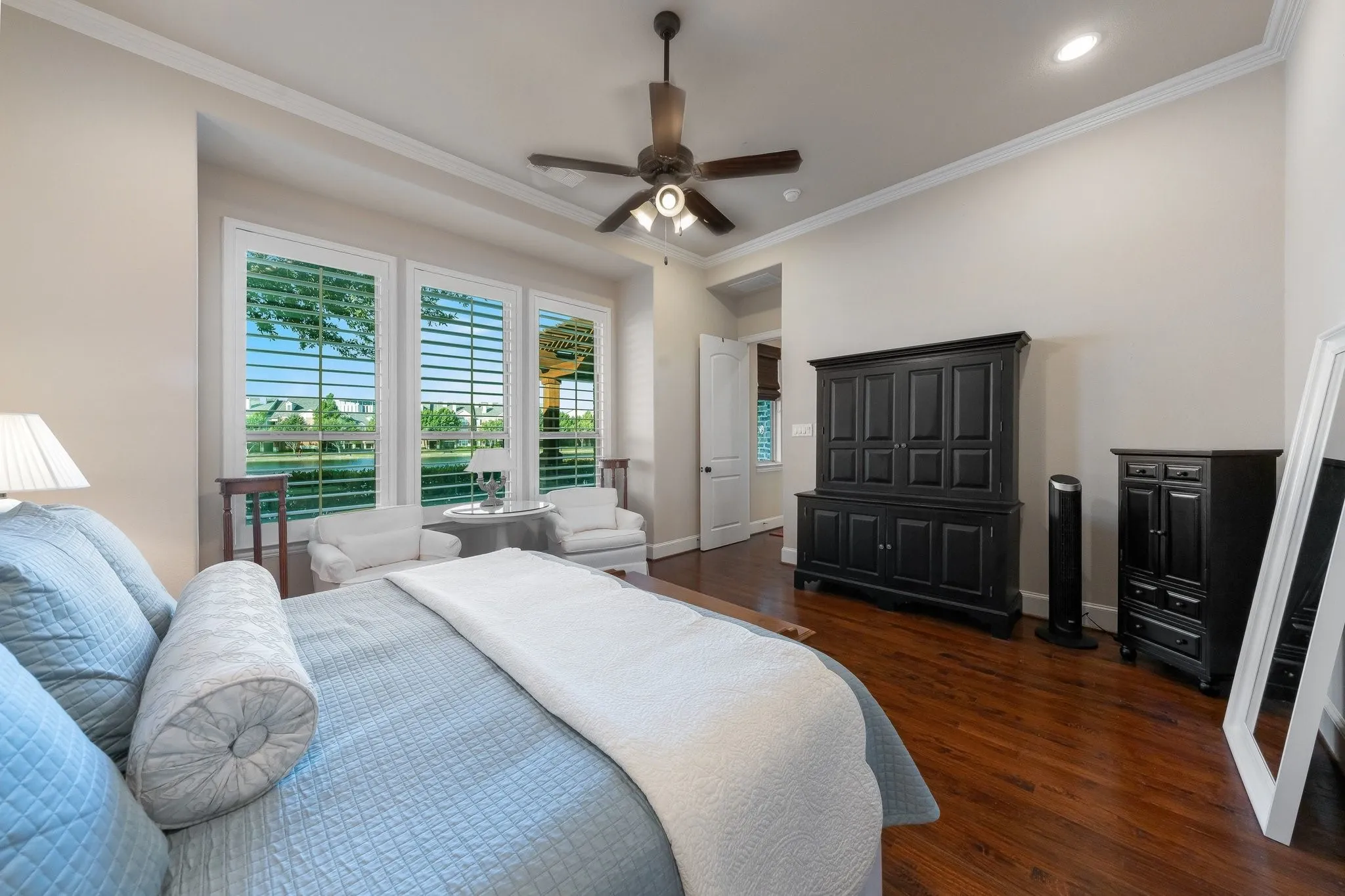 Single Family Residence For Sale in Dallas County , 5723 Waterview Drive, Irving, Texas 75039, 4 Bedroom, 5 Bathroom, 2 Garage spaces, 3,922 Sqft, built in 2012, mls#21404303, Real Estate Agent in Irving, Homes For Sale in Dallas county, Homes For Sale in Irving, Realtor in Irving Texas, Real Estate Brokerage Independent Realty Texas, Luminita Cordes Realtor