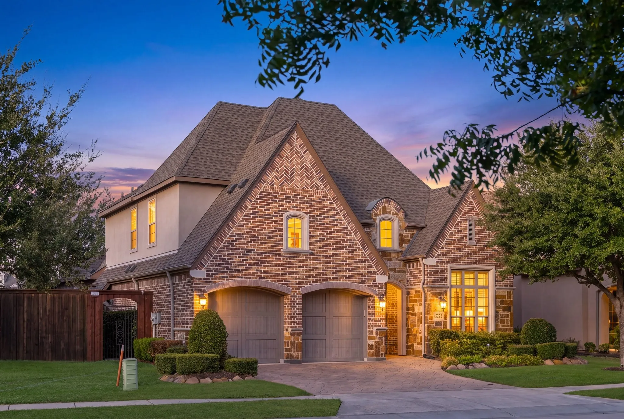 Single Family Residence For Sale in Dallas County , 5723 Waterview Drive, Irving, Texas 75039, 4 Bedroom, 5 Bathroom, 2 Garage spaces, 3,922 Sqft, built in 2012, mls#21404303, Real Estate Agent in Irving, Homes For Sale in Dallas county, Homes For Sale in Irving, Realtor in Irving Texas, Real Estate Brokerage Independent Realty Texas, Luminita Cordes Realtor